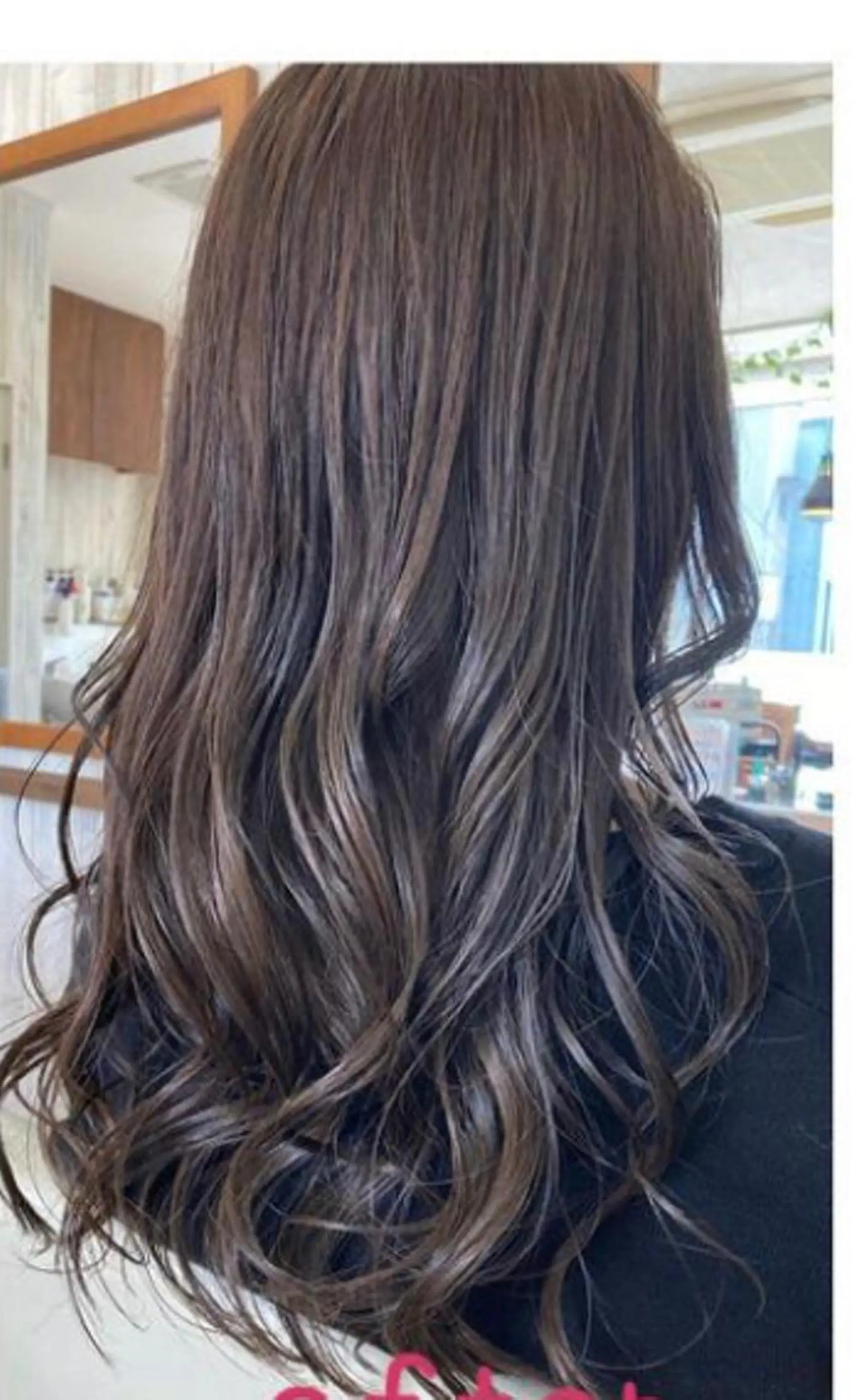 ロング カラー アッシュ アッシュブラウン ブラウンカラー カット パーマ Hair room Leaのヘアスタイル
