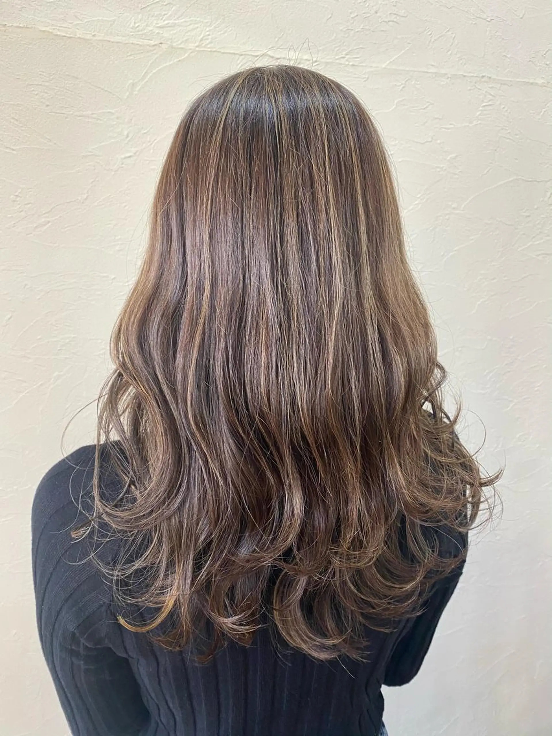 ロング カラー ベージュカラー ハイライトカラー ハイライト ヘアカラー トリートメント ENIF ヤマグチアツコのヘアスタイル