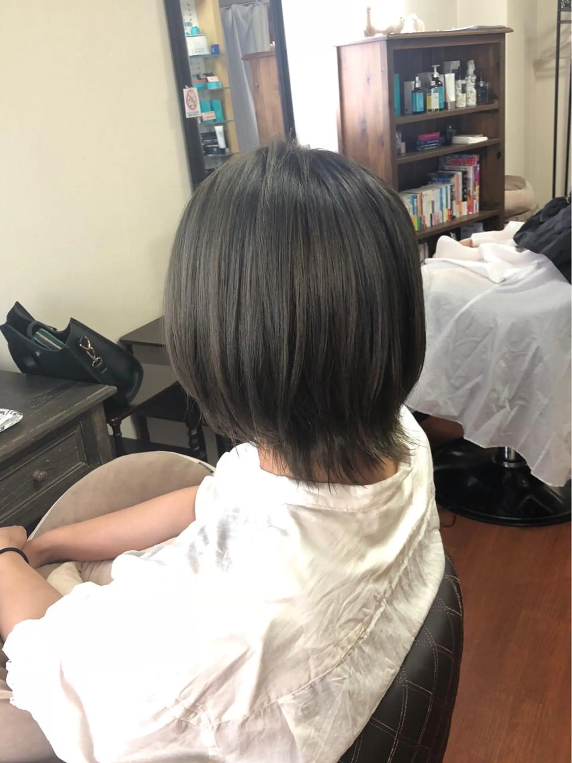 ミディアム カラー アッシュ 是枝 さくらのヘアスタイル