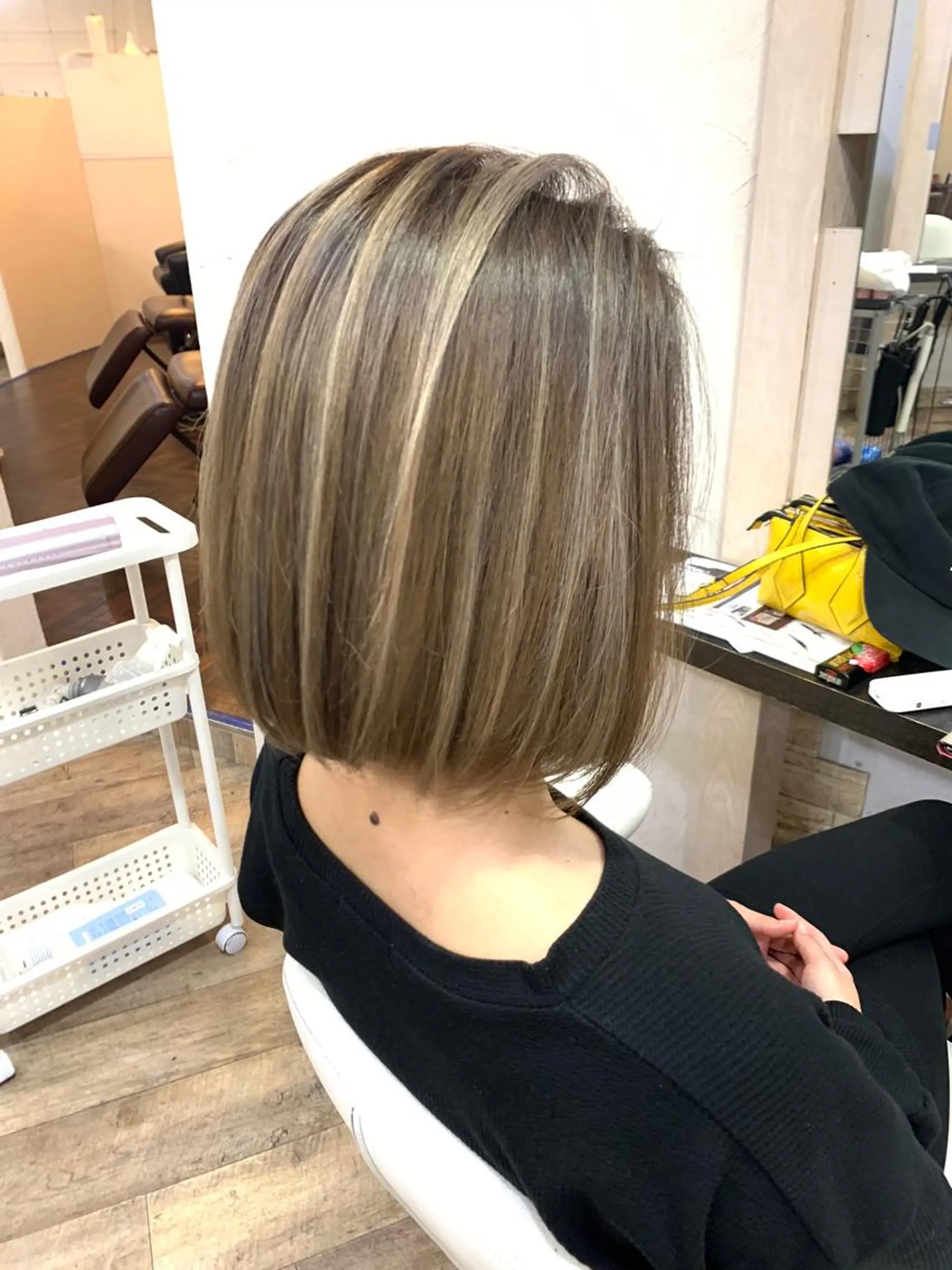 ショート ハイライト レディース専用🌷咲 の垢抜けブリーチ部屋のヘアスタイル