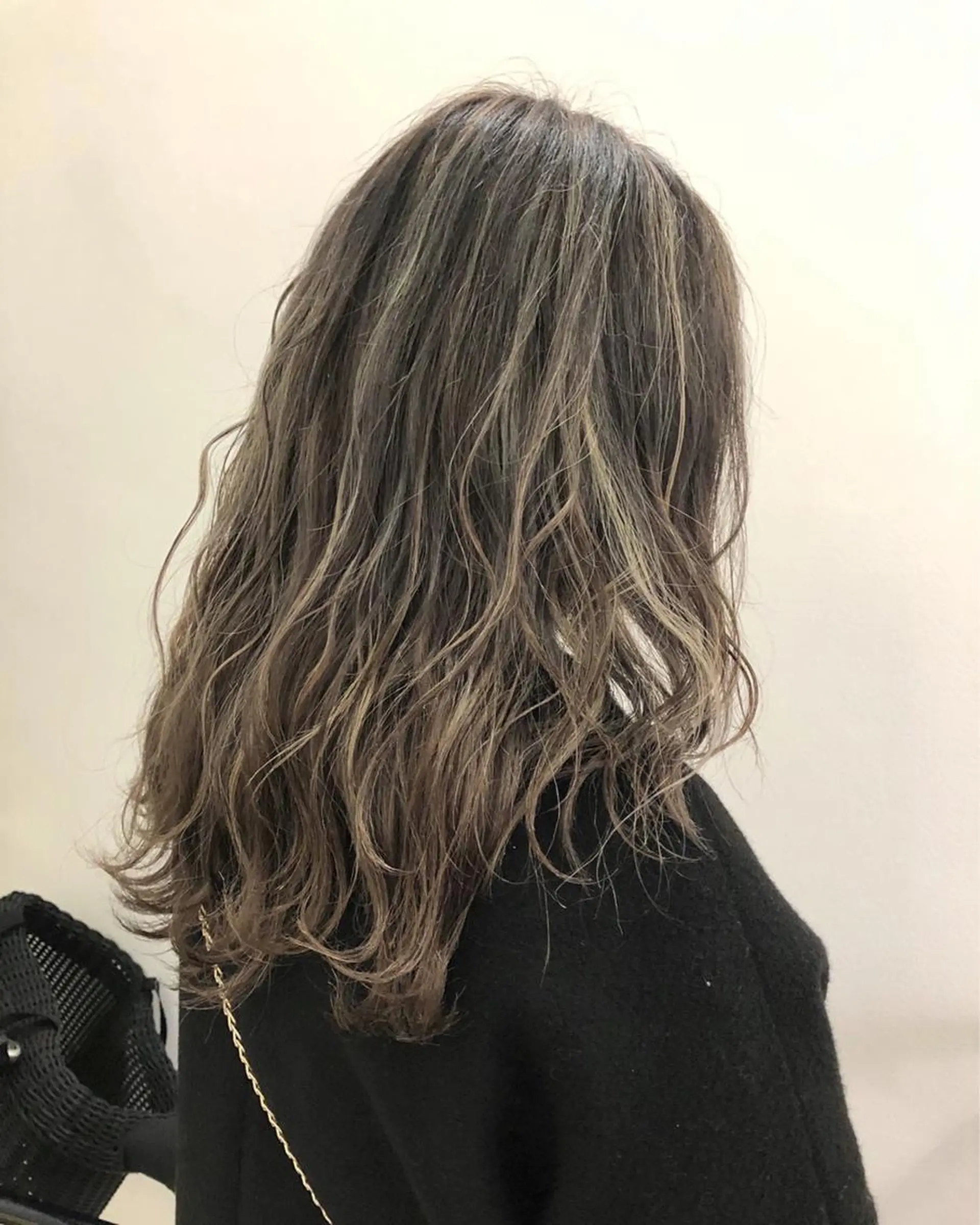 ミディアム カラー ハイライトカラー シルバー ハイライト ヘアカラー トリートメント Tao所属・藤川 大智のヘアスタイル