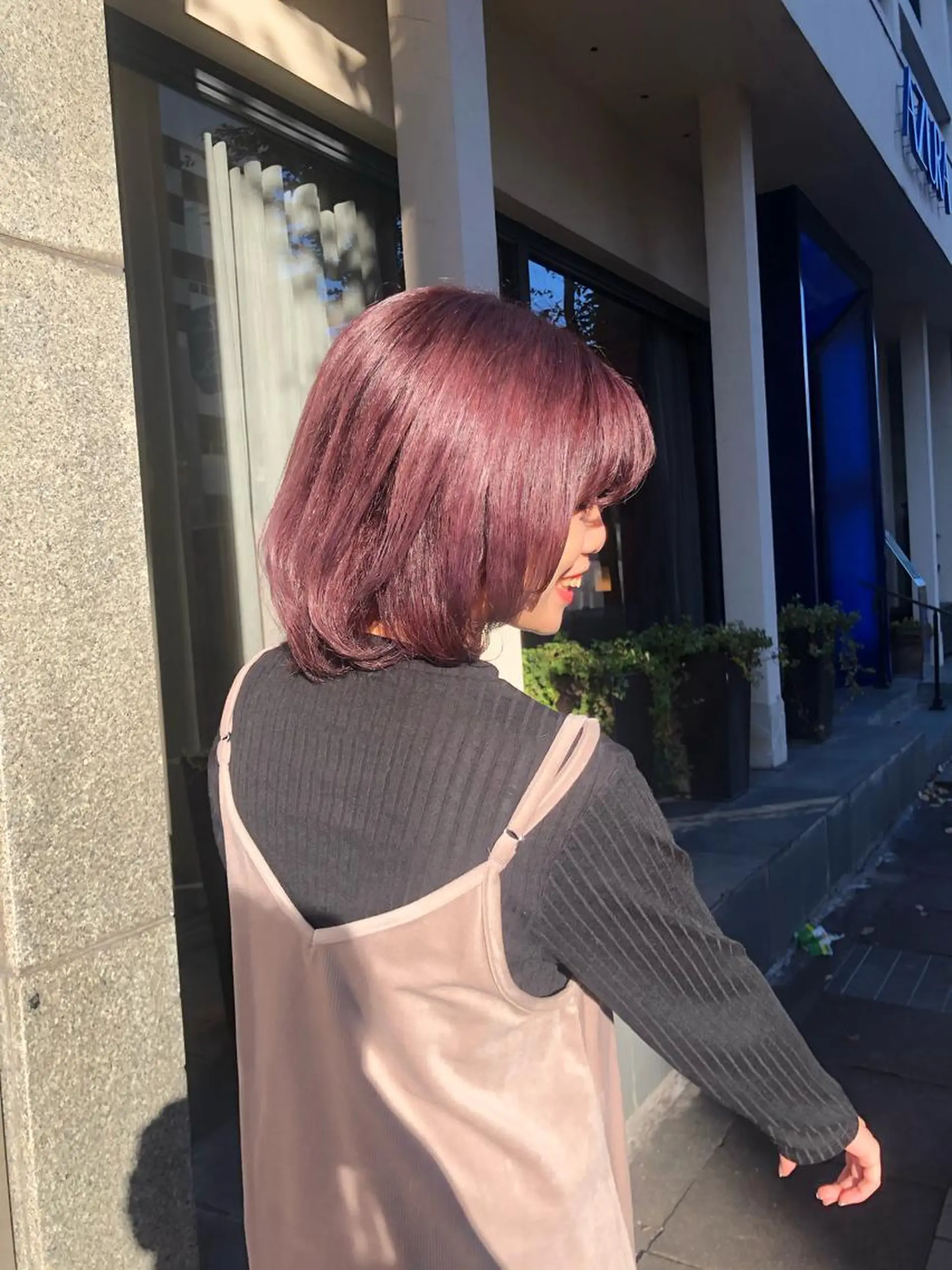 カラー ピンクカラー tomo🍒パーマ ハイトーン似合わせのヘアスタイル