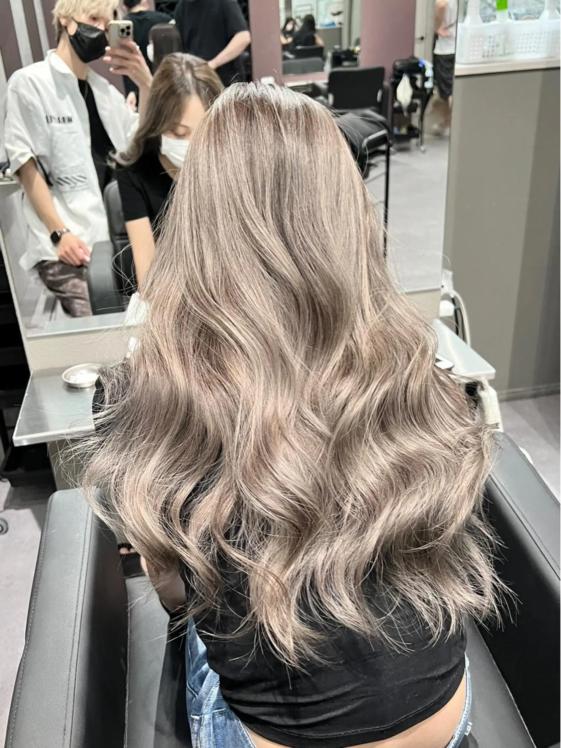 ロング カラー アッシュ バレイヤージュ ブリーチ ミルクティーアッシュ レイヤーカット Via officialのヘアスタイル