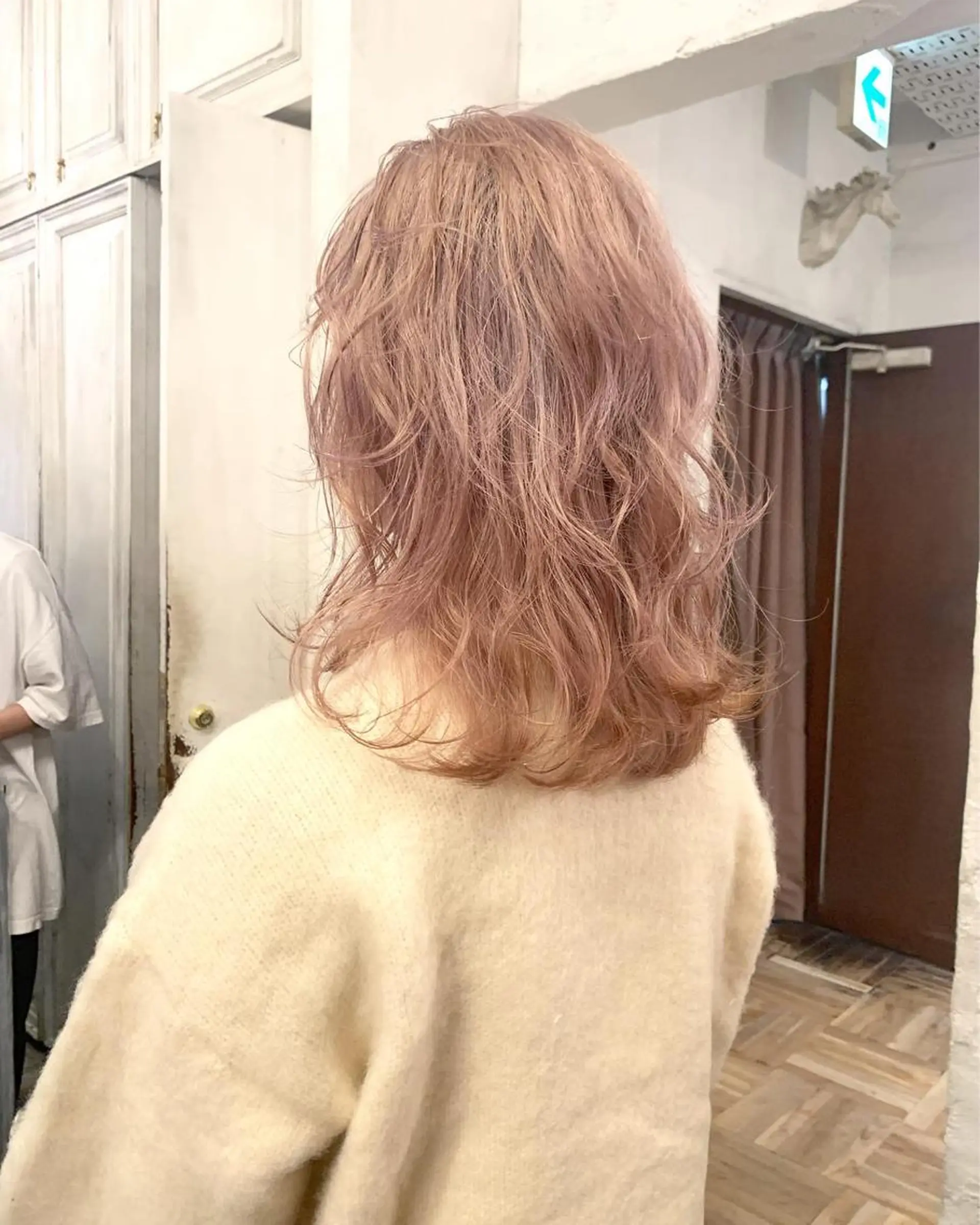 セミロング カラー ベージュカラー レイヤーカット カット ヘアカラー トリートメント GO TODAY シェアサロン Flos店所属・耳つぼジュエリー 👂🏻🌸ayaのエステ・リラクイメージ