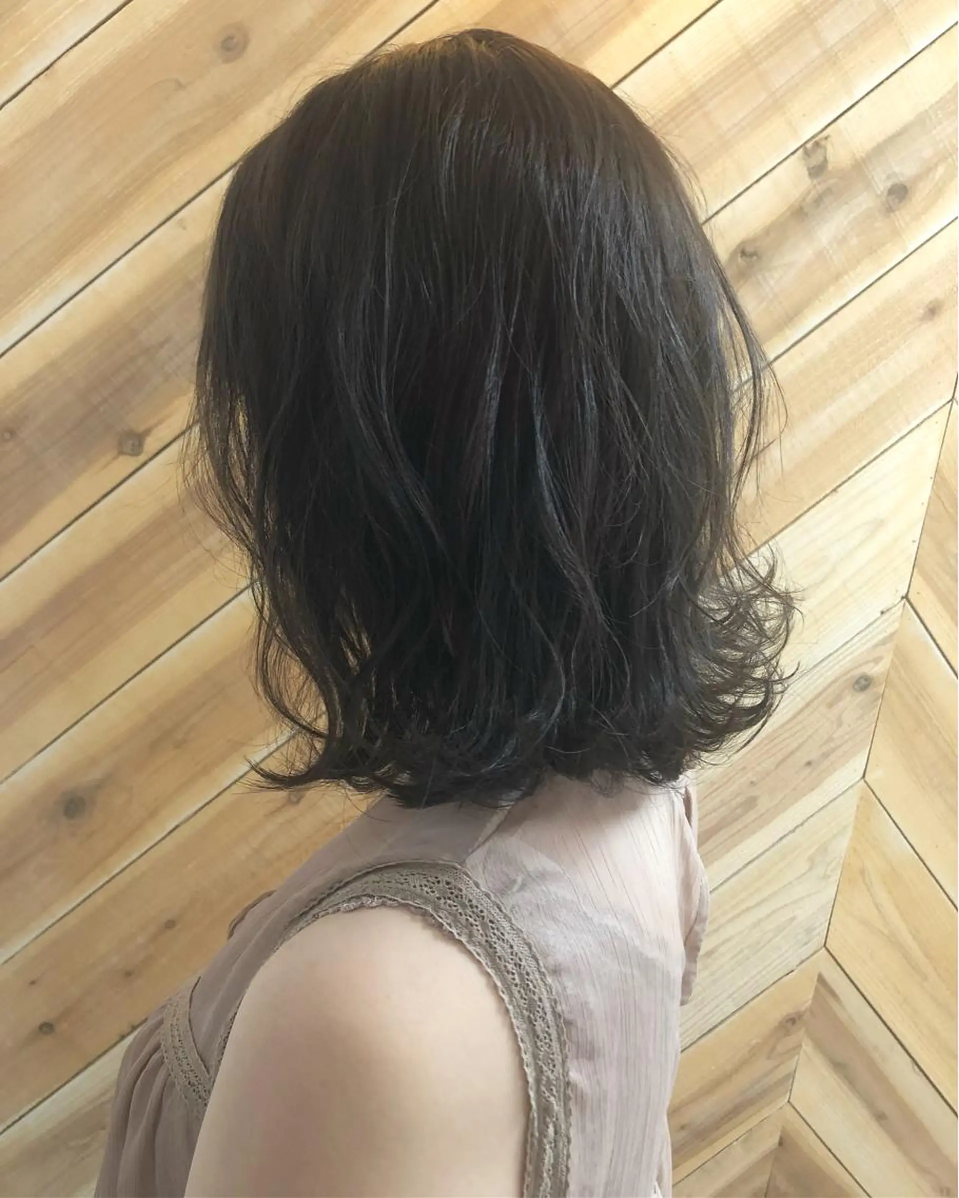 ミディアム カラー アディクシーカラー ブルーカラー ブルージュ 透明感カラー 外ハネヘア hair salon Ranun髪質改善のヘアスタイル