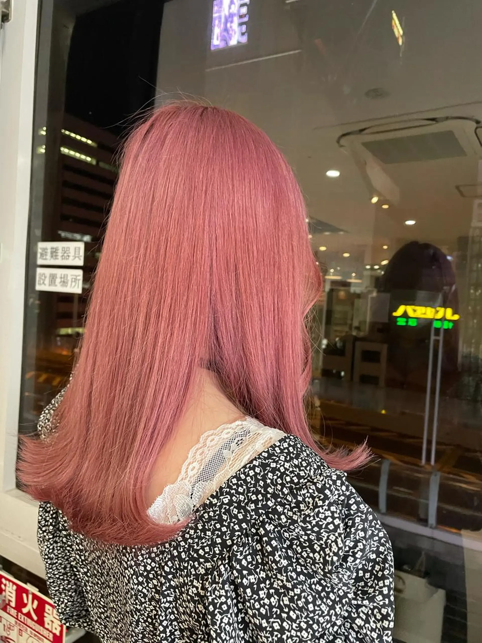 セミロング 艶ハイトーン👑♡ NATSUKIのヘアスタイル