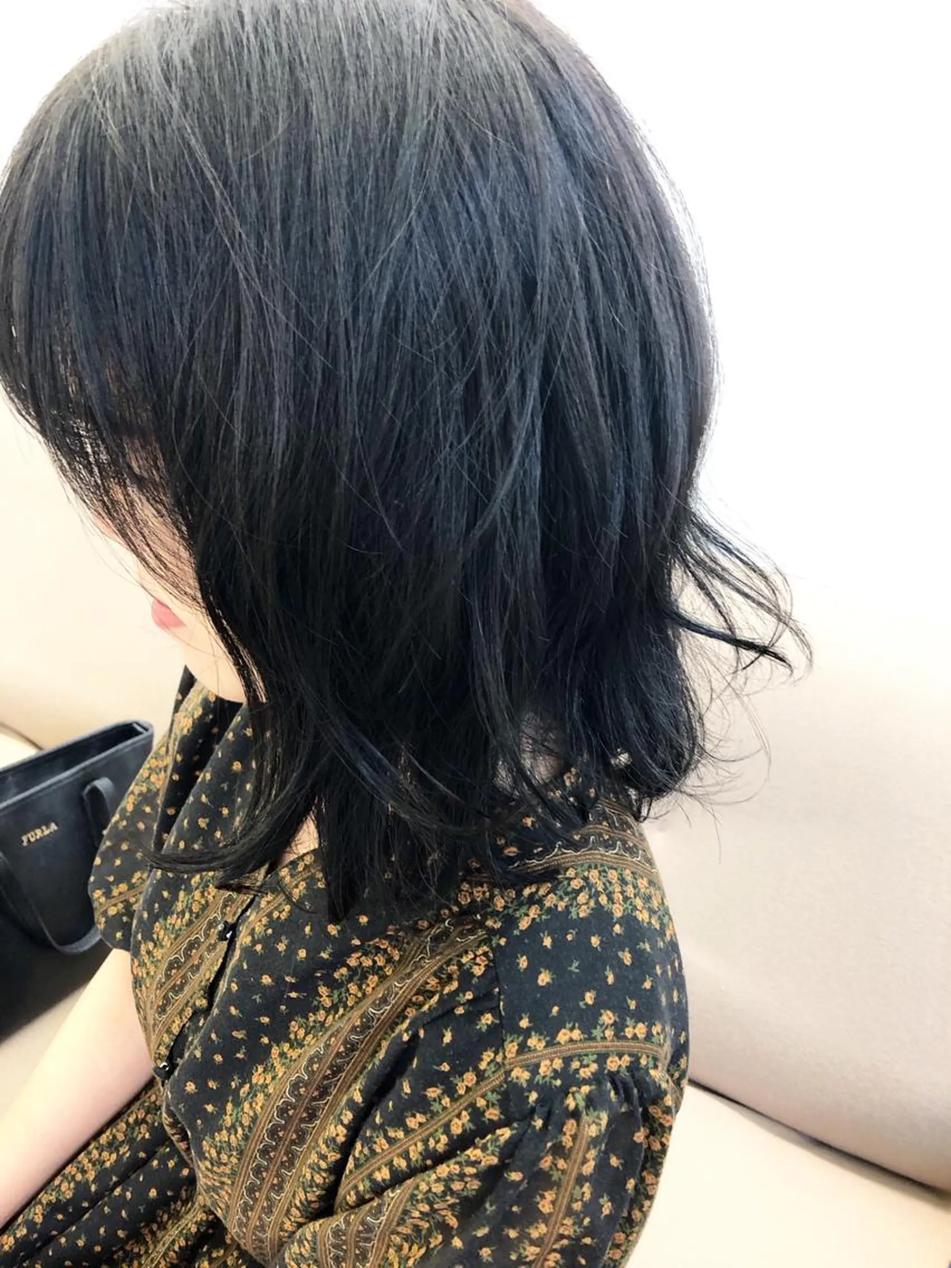 ミディアム カラー ブリーチ 透明感カラー ブリーチなしカラー カット ヘアカラー トリートメント 本山　くせ毛のカット 尾島光季のヘアスタイル