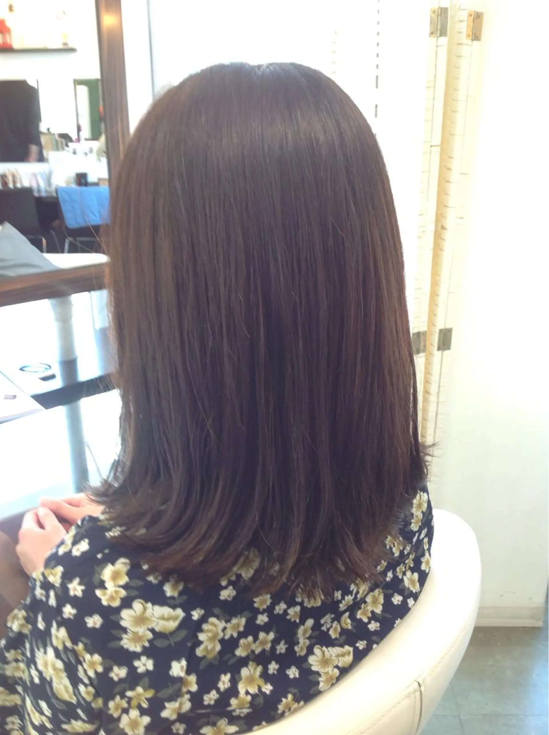 ミディアム カラー 外ハネヘア 榎園 由美のヘアスタイル