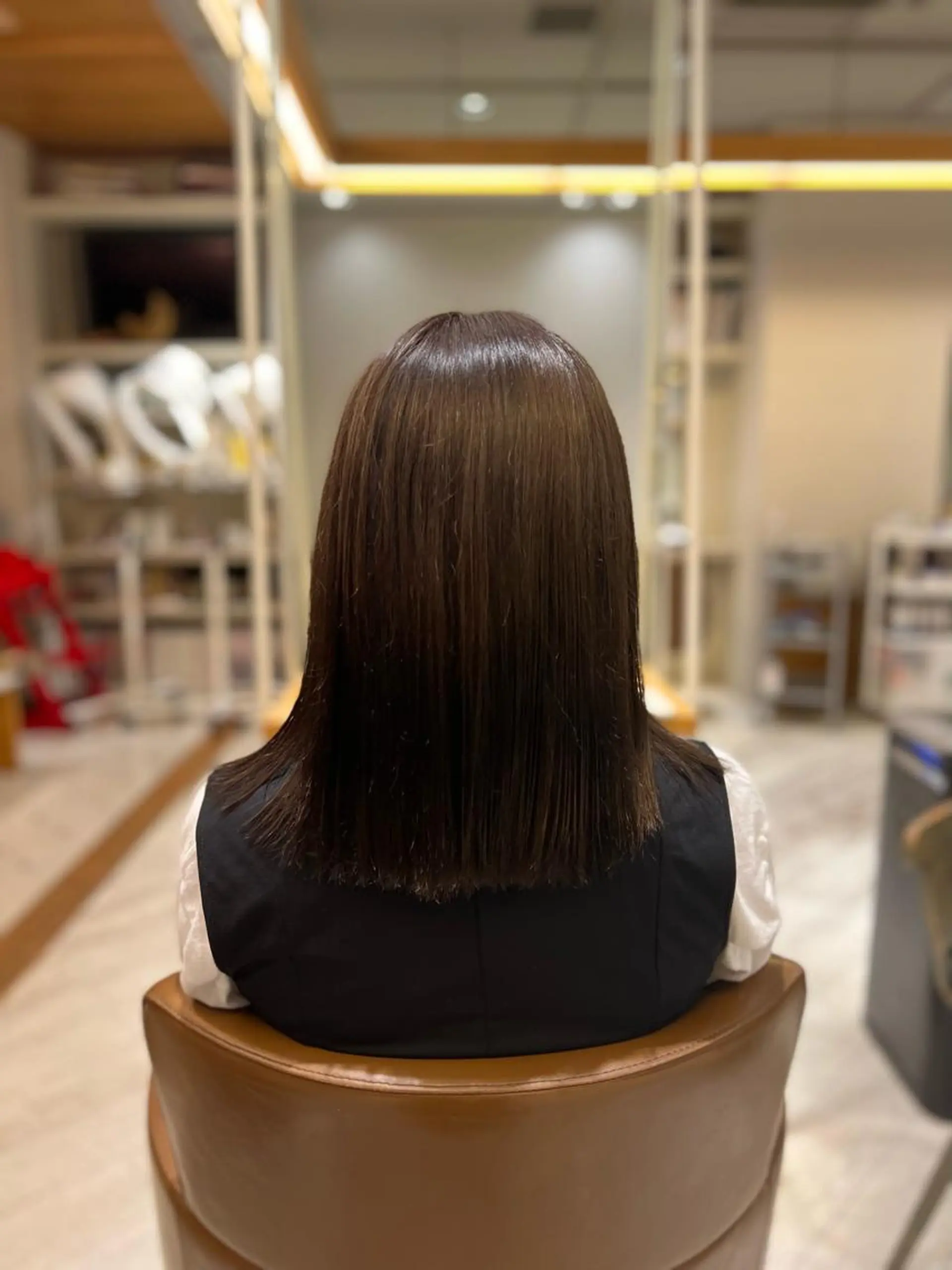 セミロング カラー シルバー レイヤースタイル /宮本セナのヘアスタイル