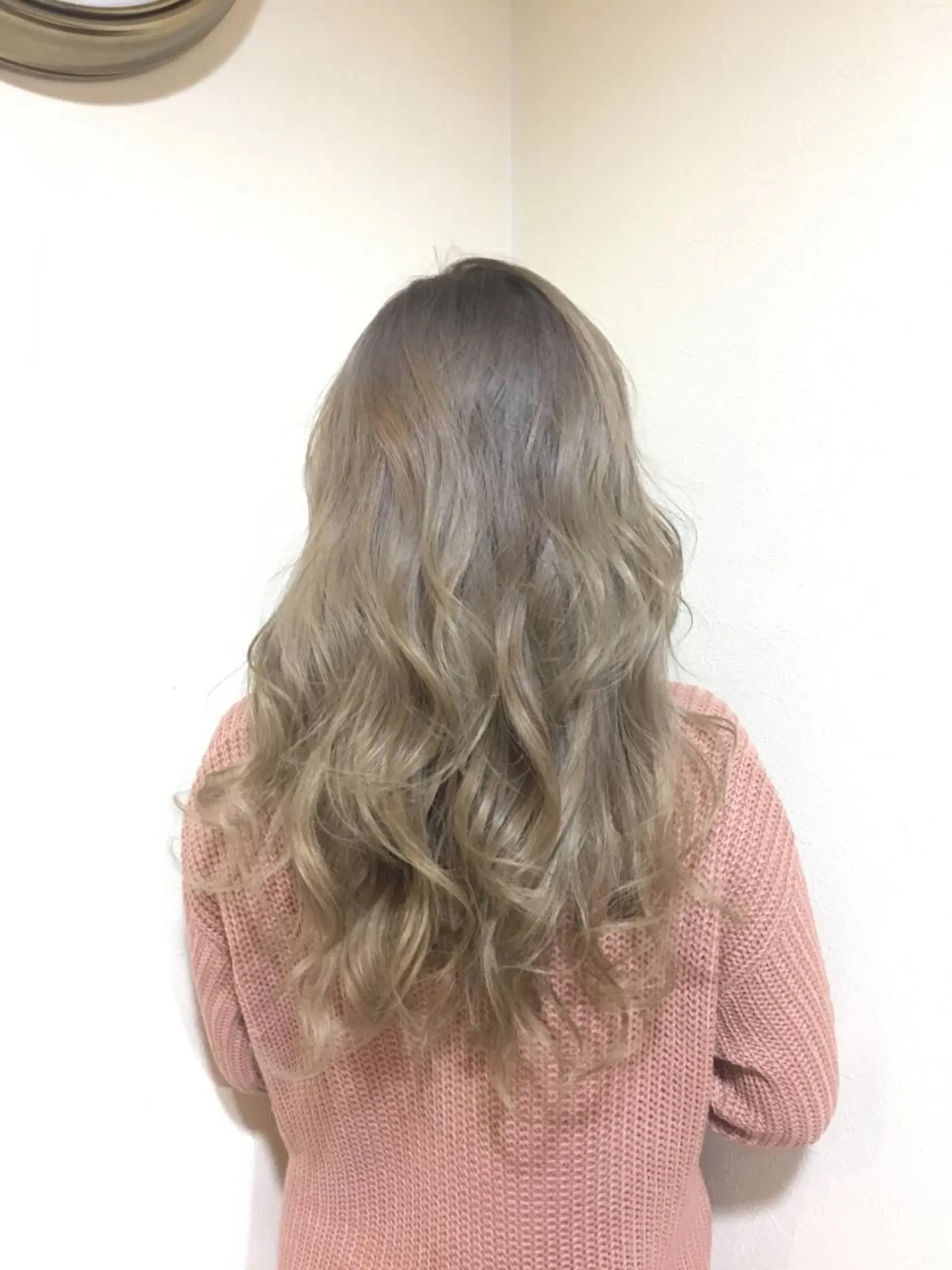 カラー 工藤 綾華のヘアスタイル