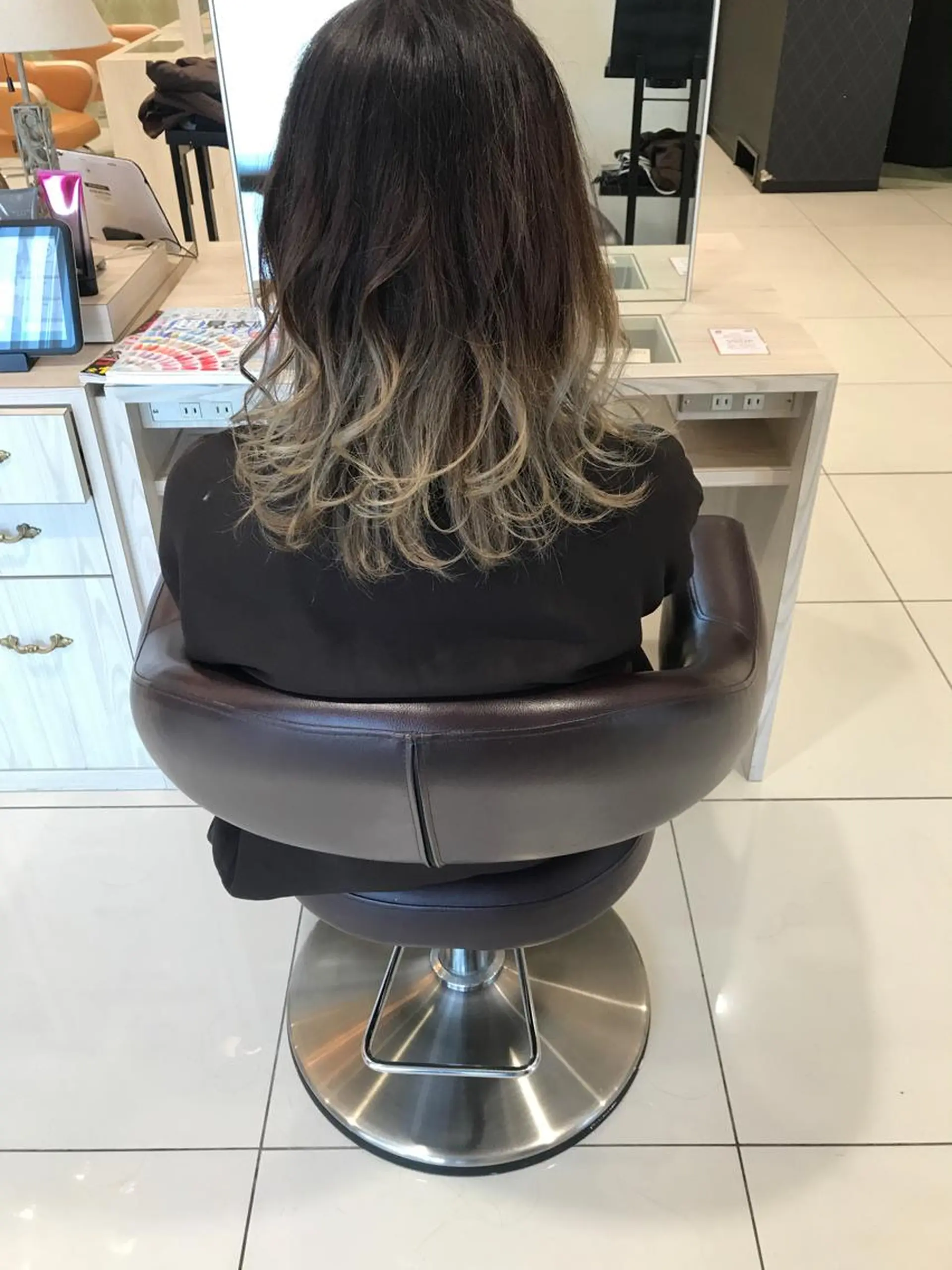 カラー グラデーションカラー ヘアカラー トリートメント 豊田 恭平のヘアスタイル