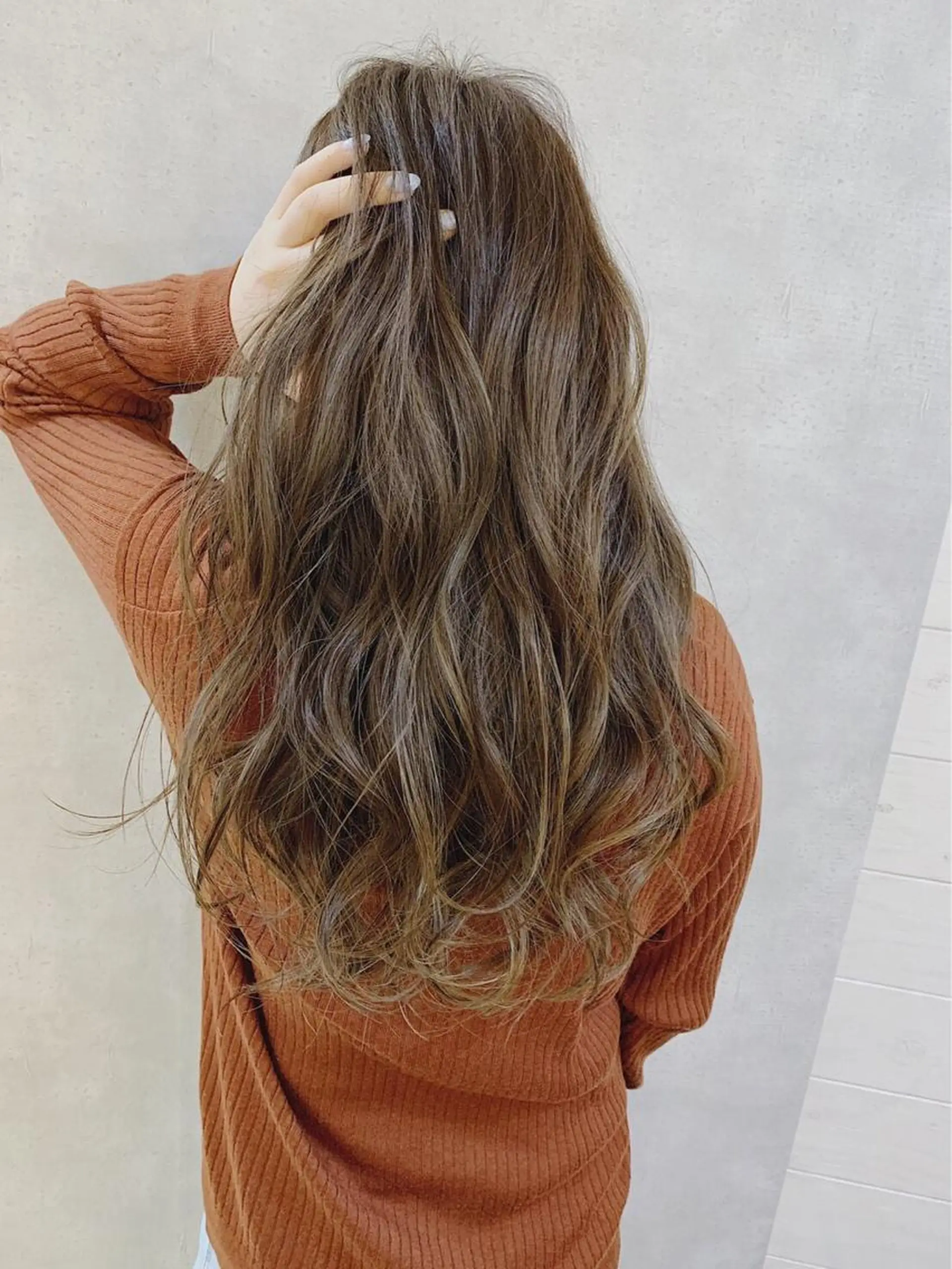 セミロング カラー パーマ ベージュカラー ブリーチ ミルクティーベージュ ブリーチなしカラー _ WHITE三宮店のヘアスタイル