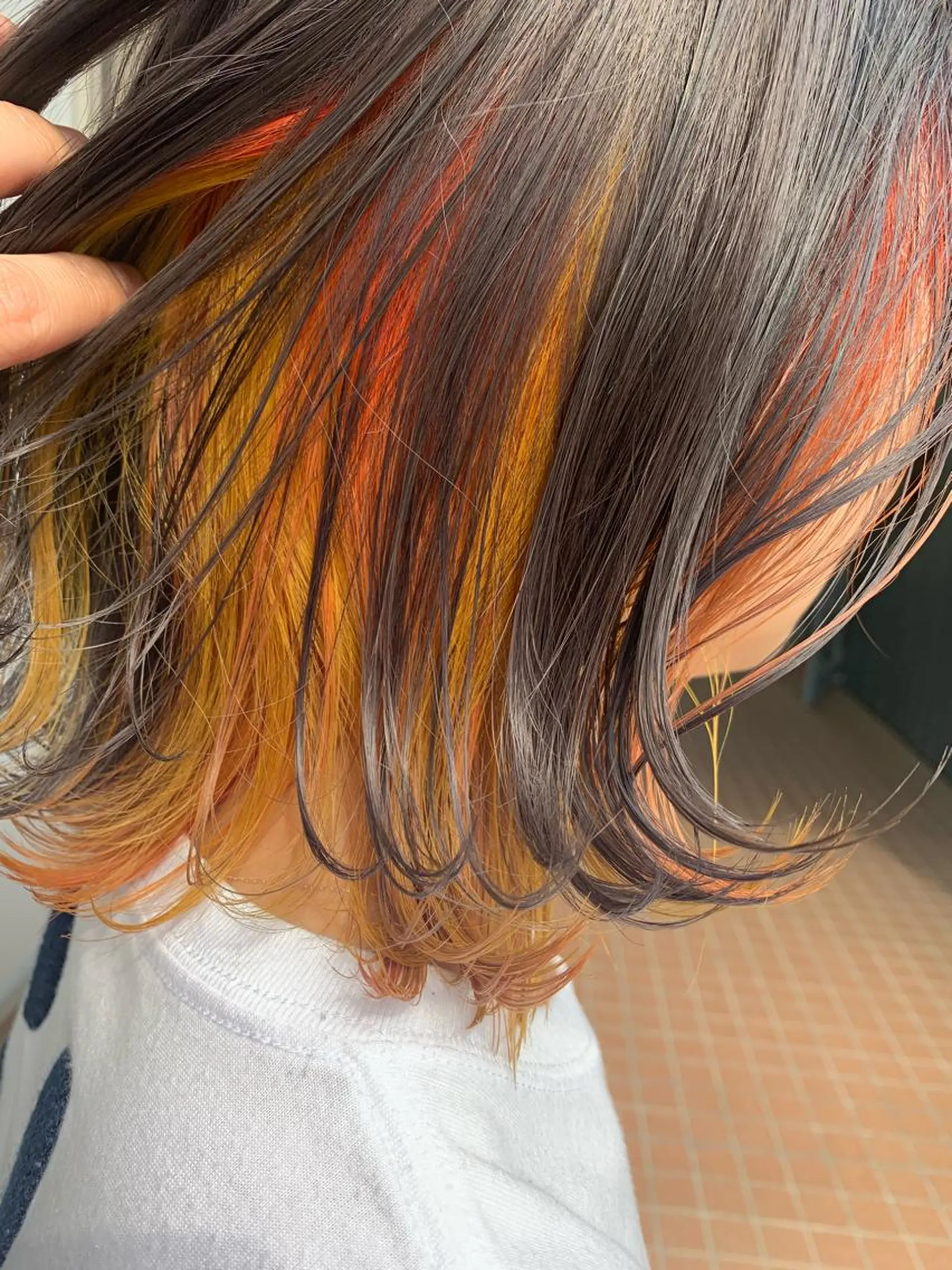 ミディアム カラー インナーカラー オレンジ イエローカラー ヘアカラー theF___ yukoのヘアスタイル