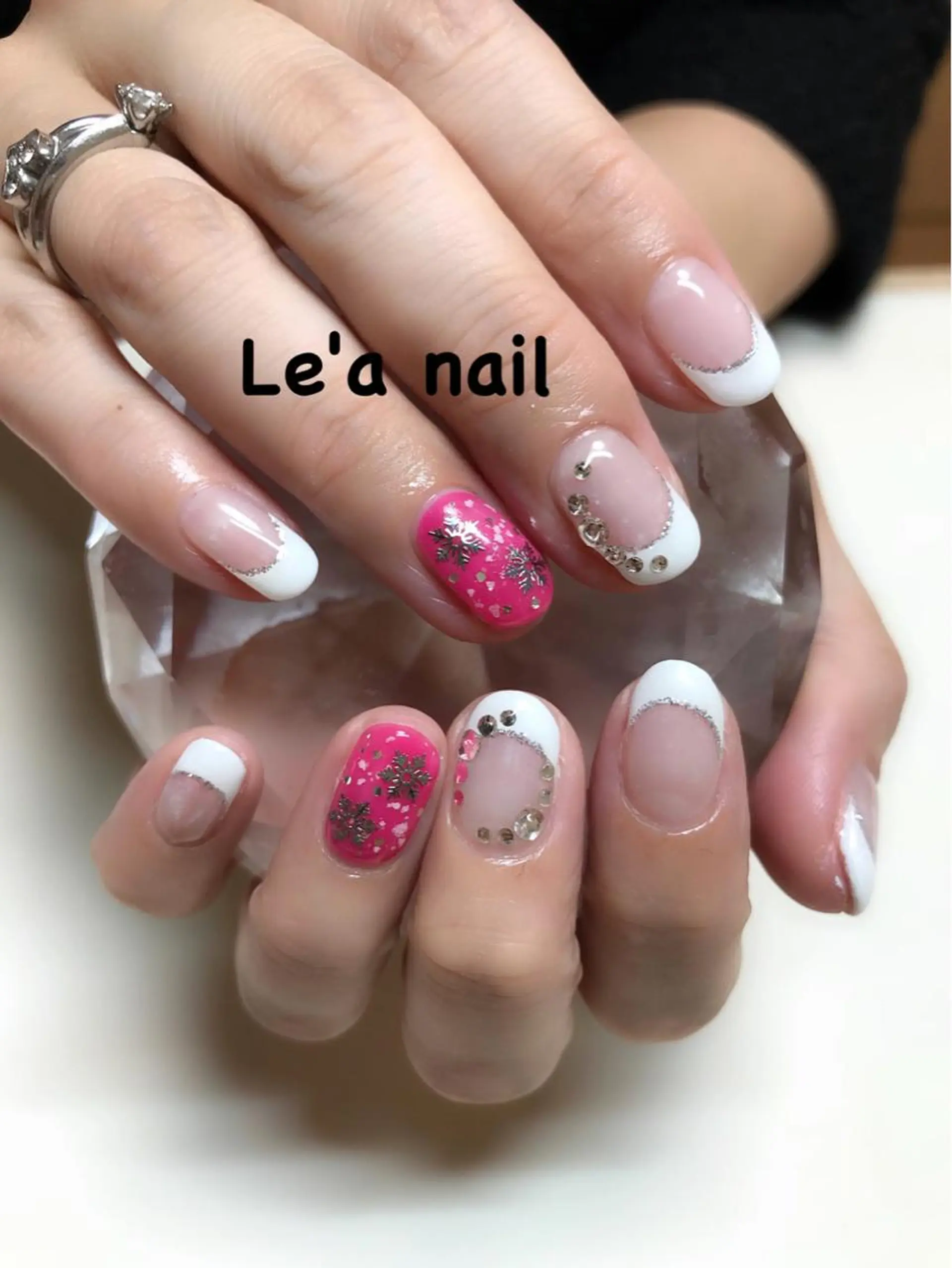 ネイル ストーンネイル ハンドネイル 'mm所属・'mm  (ミリ) ＭＡＮＡＭＩのネイルデザイン