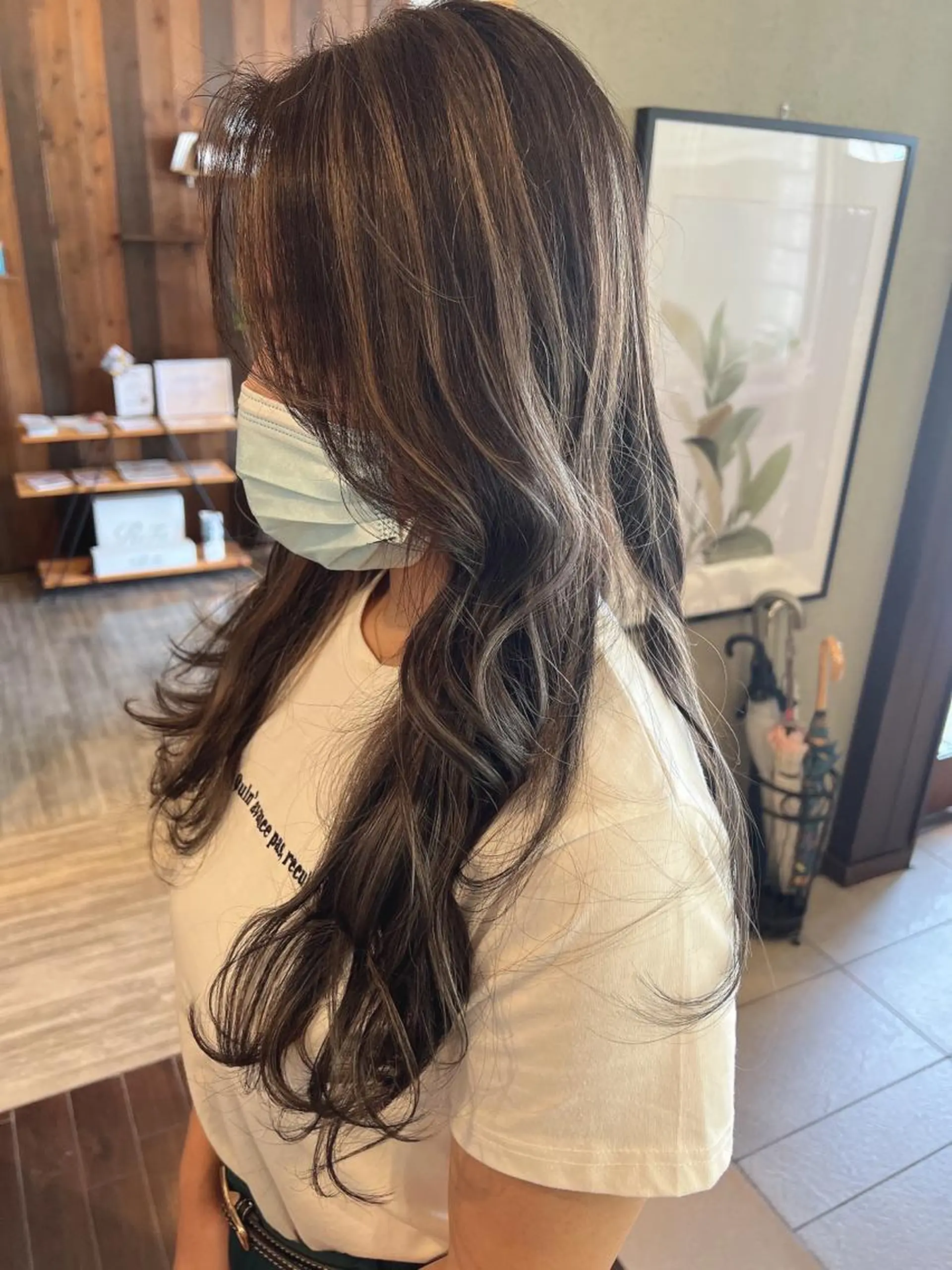 ロング ハイライト ヘアカラー トリートメント 具志 正太のヘアスタイル