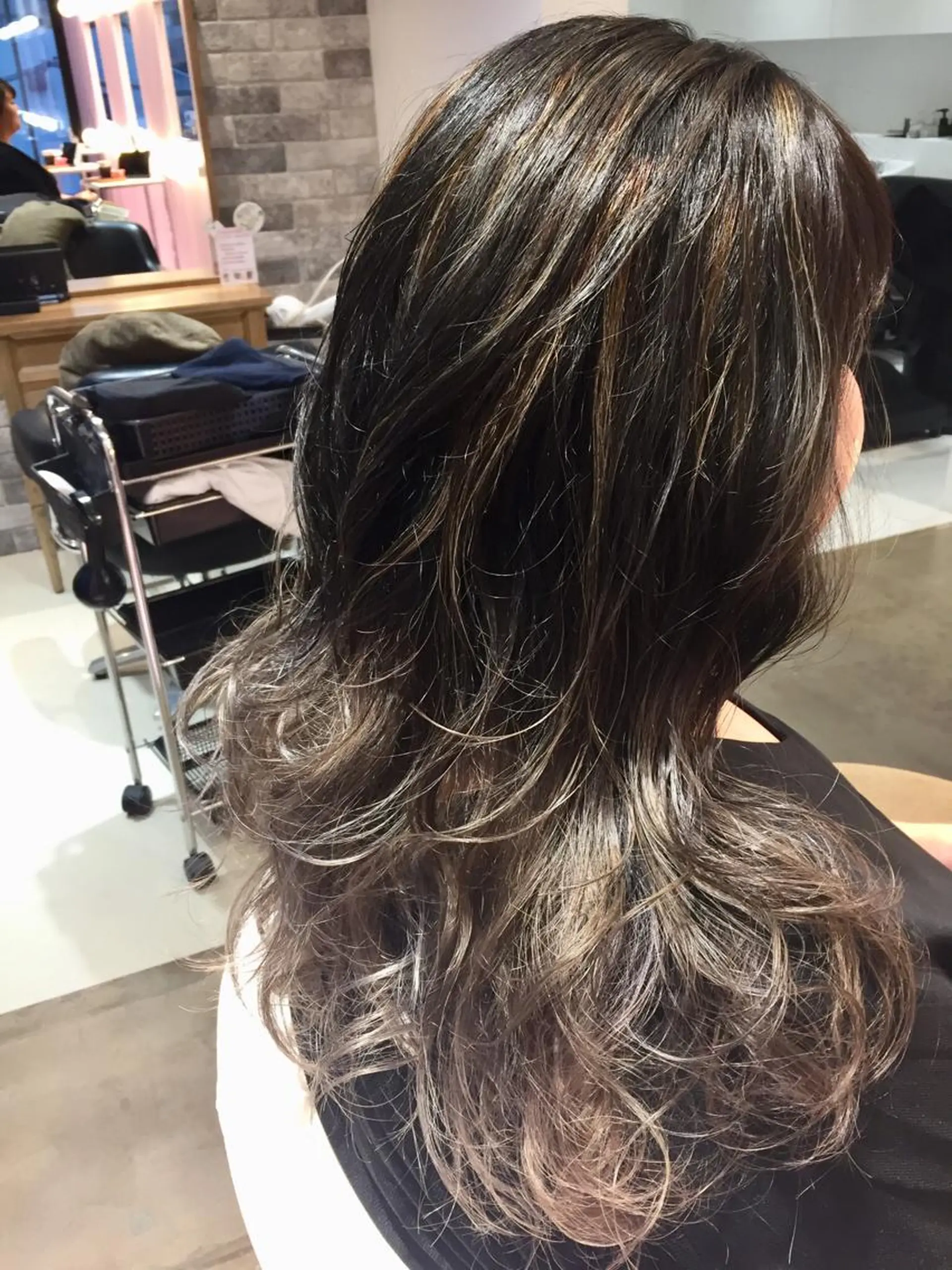 セミロング アッシュ アッシュグレー アッシュグレージュ カット ヘアカラー トリートメント 所渉/韓国レイヤー /ウルフカットのヘアスタイル