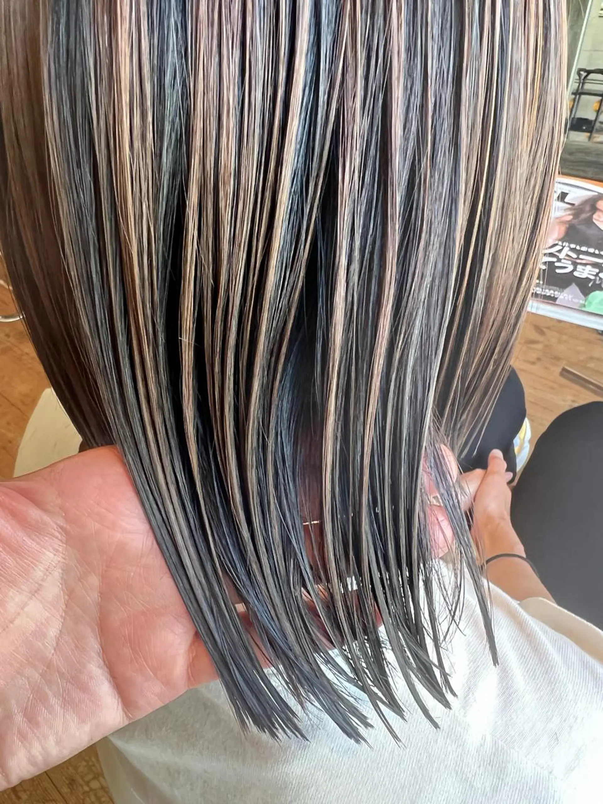 ミディアム カラー ハイライトカラー ハイライト カット ヘアカラー BEACH　HAIR&NAIL所属・両国駅徒歩1分⭐️ アイロン仕上げのヘアスタイル