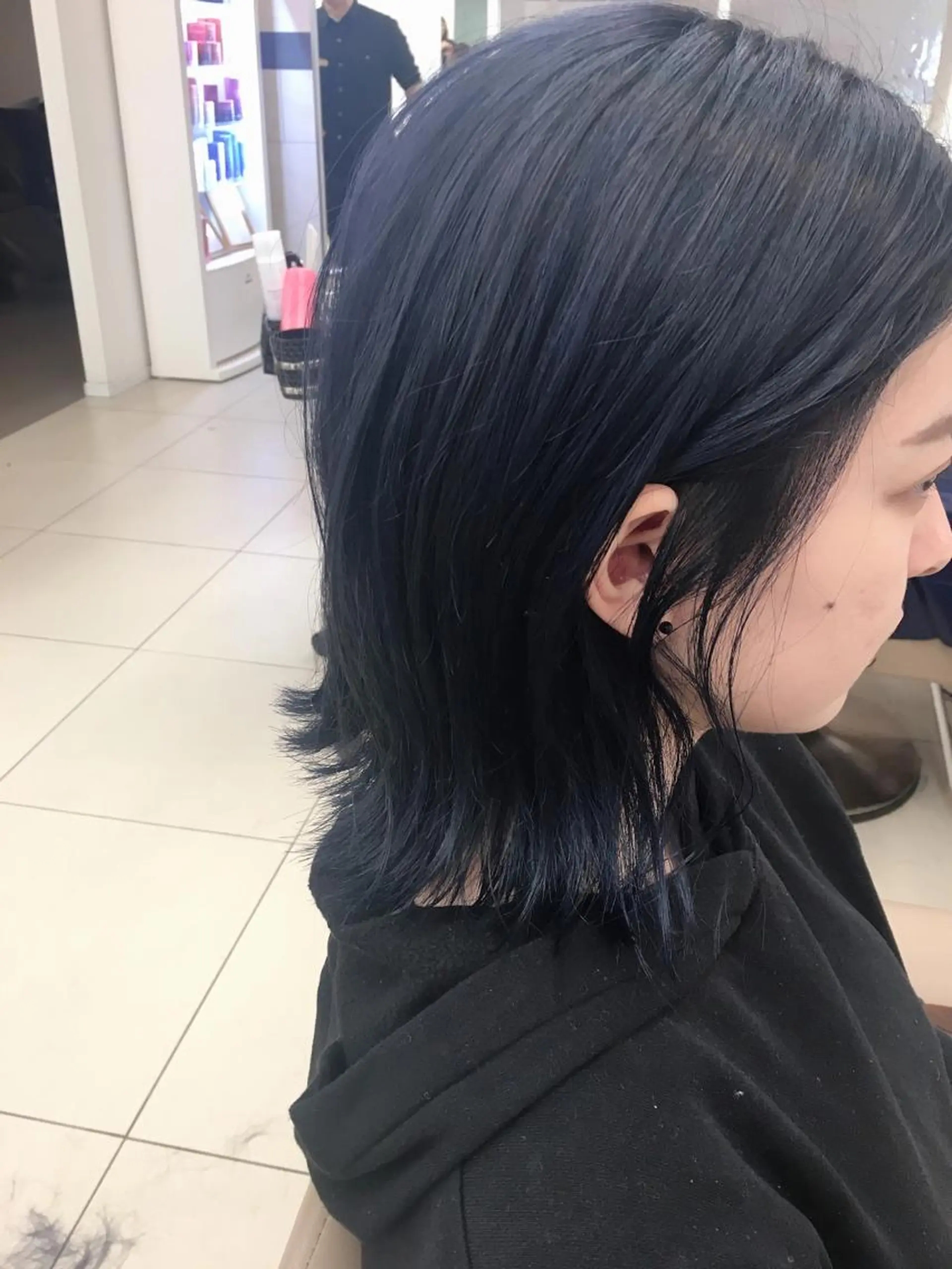 ミディアム カラー ヘアアレンジ ブリーチ ネイビーカラー クリスタルマジック hair &　eyeのヘアスタイル