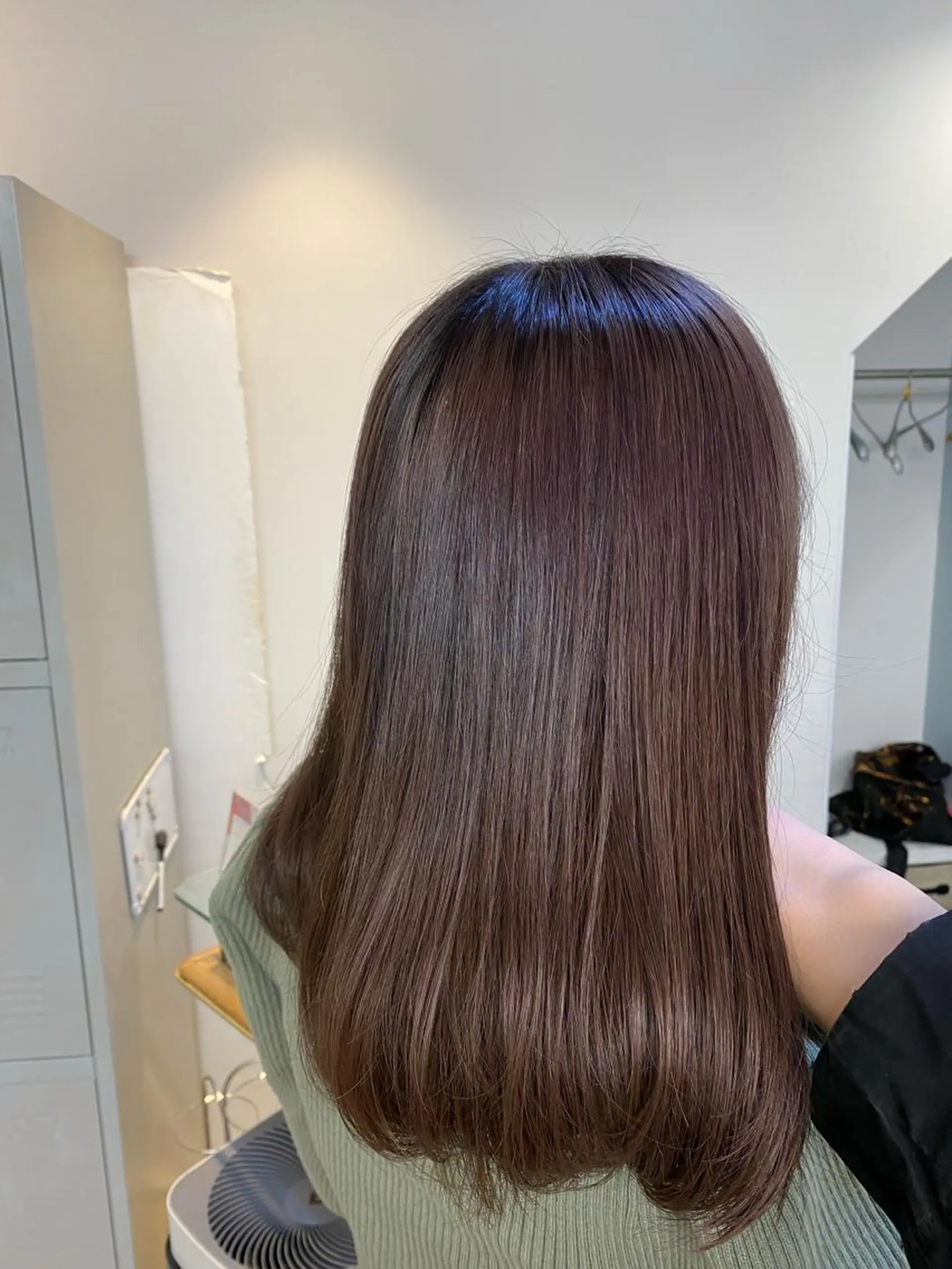 セミロング カラー パーマ ヘアアレンジ メンズ キッズ ネイル マツエク・マツパ アイブロウ グレージュ ラベンダーカラー ラベンダーグレージュ ラベンダーグレー 暖色系/透明感 治野心のヘアスタイル