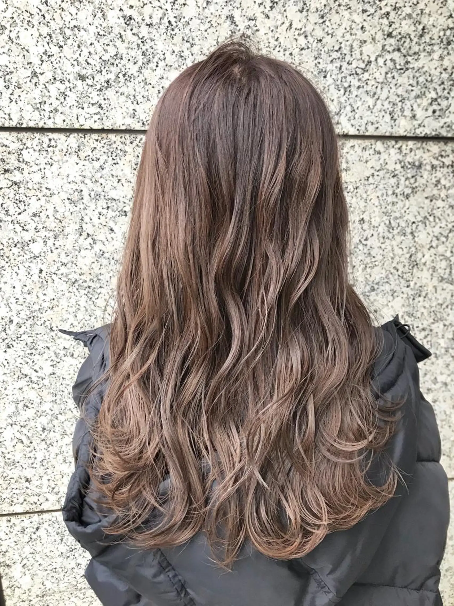 セミロング カラー ブラウンカラー ハイライトカラー ミルクティーブラウン ハイライト 平尾 拓也のヘアスタイル