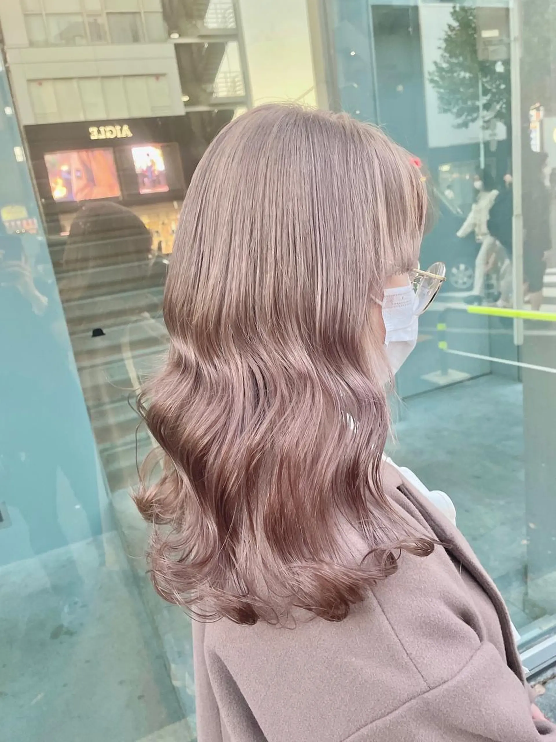 カラー ミルクティーカラー イイサカシュンスケのヘアスタイル