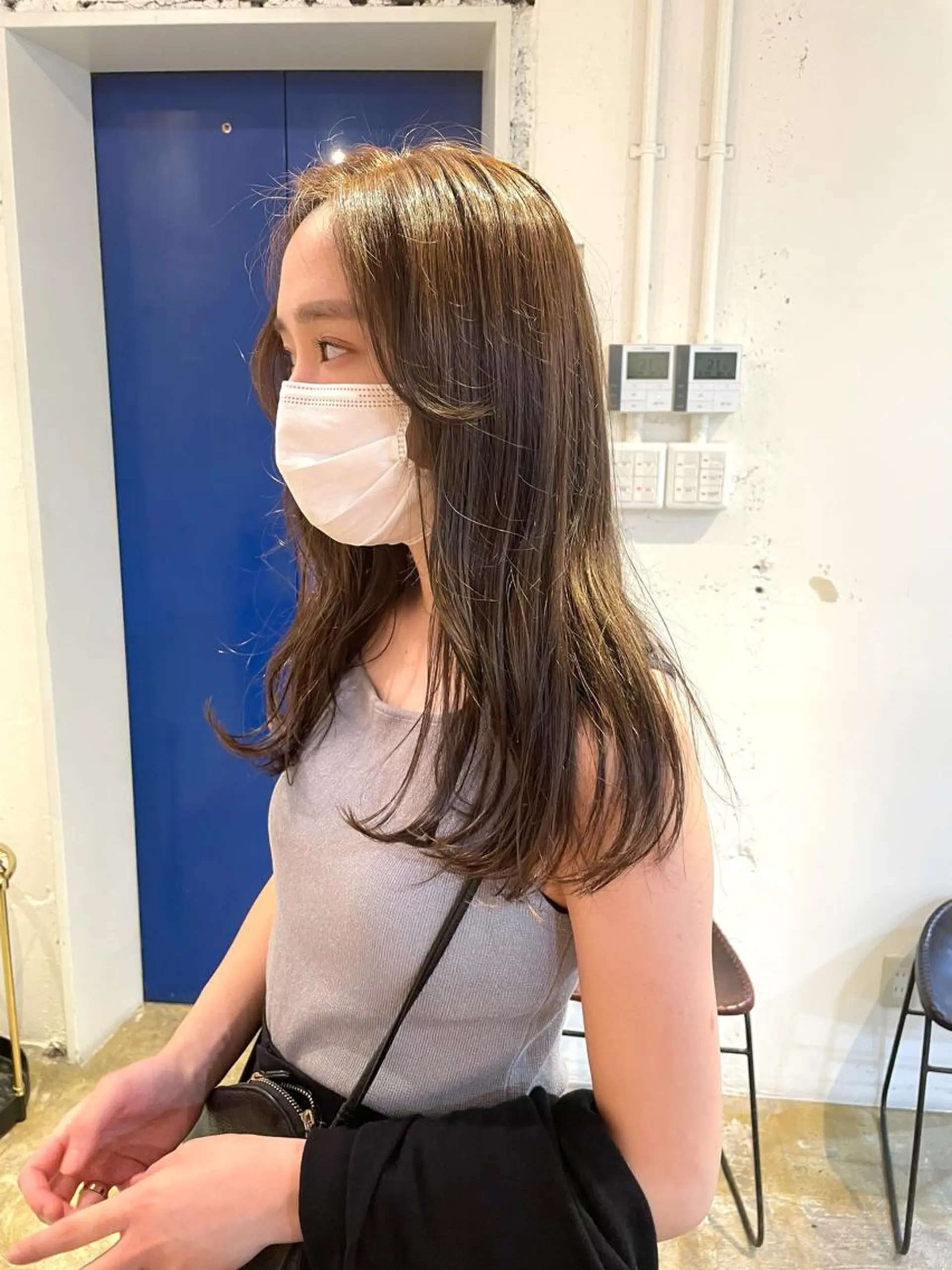 セミロング カラー グレージュ シアーグレージュ カット ヘアカラー トリートメント MIOベージュカラー 柔らかいカラーのヘアスタイル