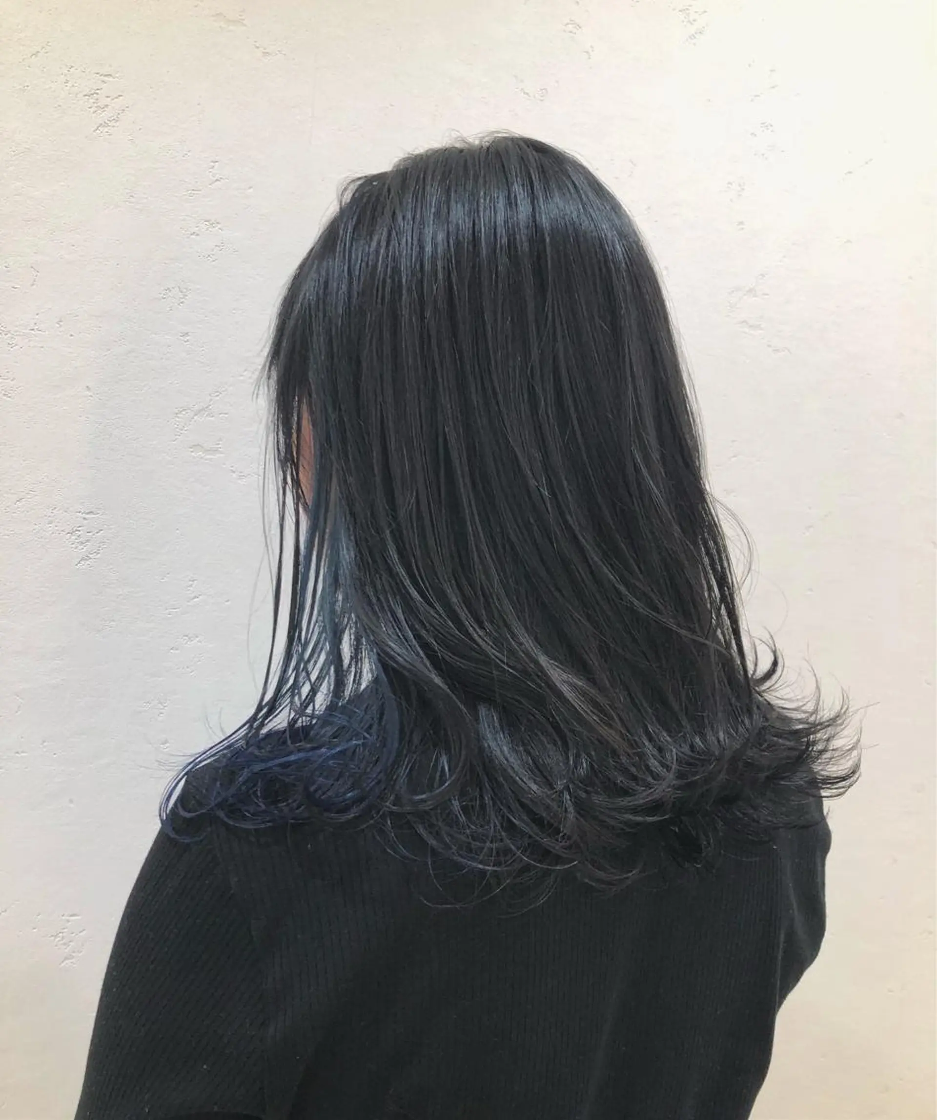 ミディアム カラー 黒髪 ブルーカラー ブルーブラック ハイライトカラー インナーカラー ニュアンスカラー🫧 加納のヘアスタイル