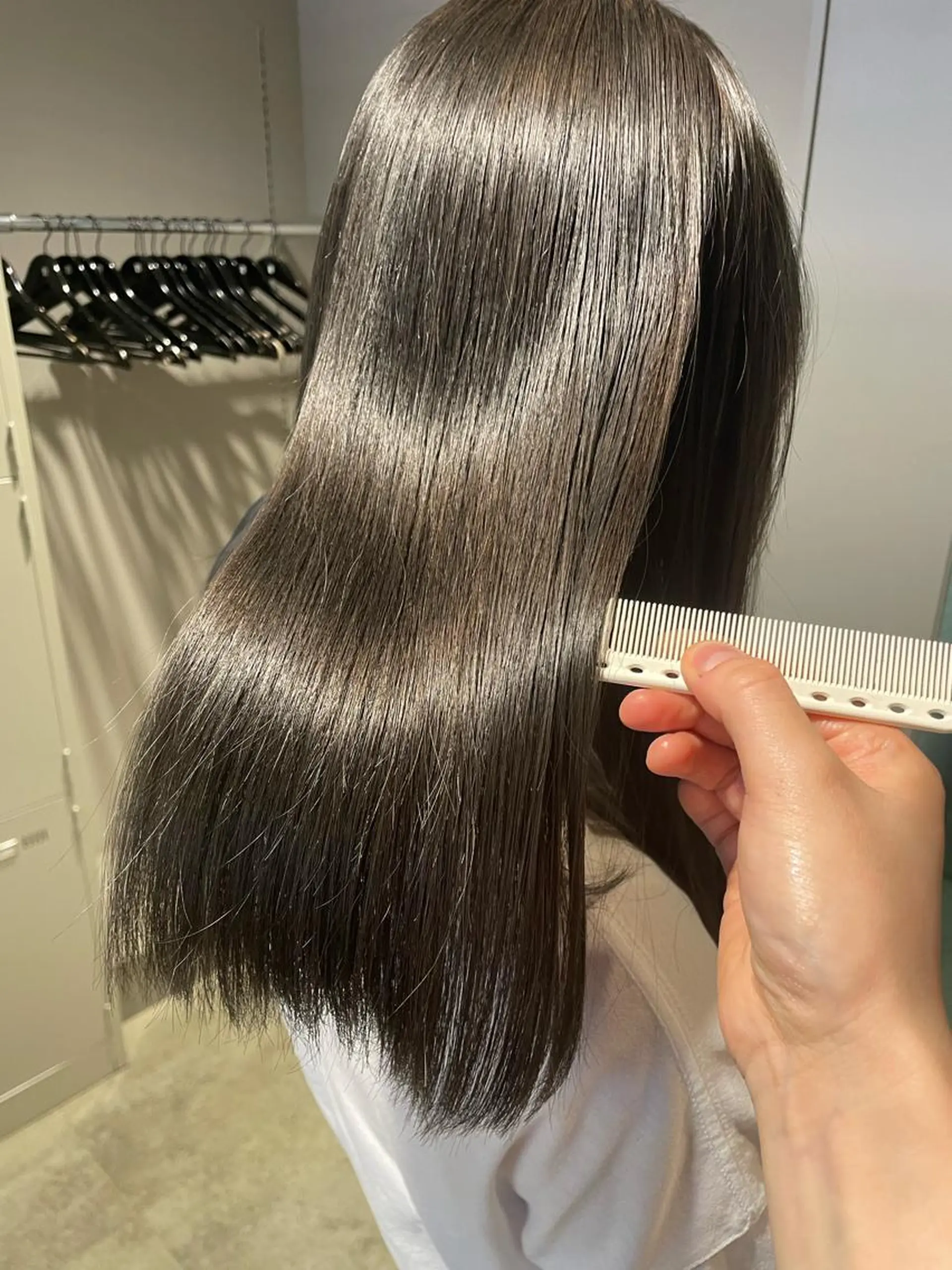 セミロング カラー グレージュ シルバー シルバーグレージュ 表参道ハッシュカット レイヤー/リノンのヘアスタイル