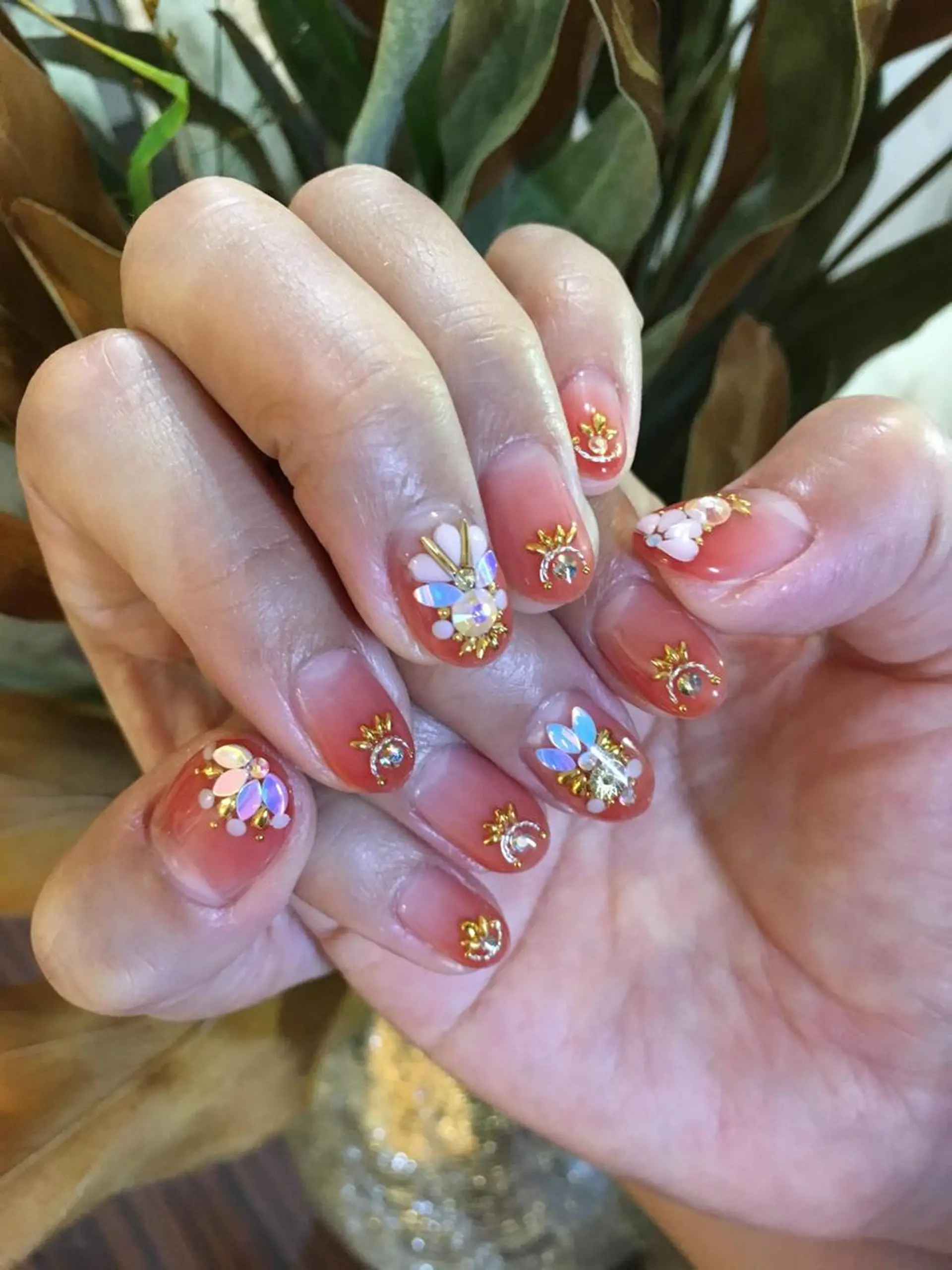 ネイル アートネイル ブラウン ストーンネイル mew mew NAIL & EYEのマツエク・マツパデザイン