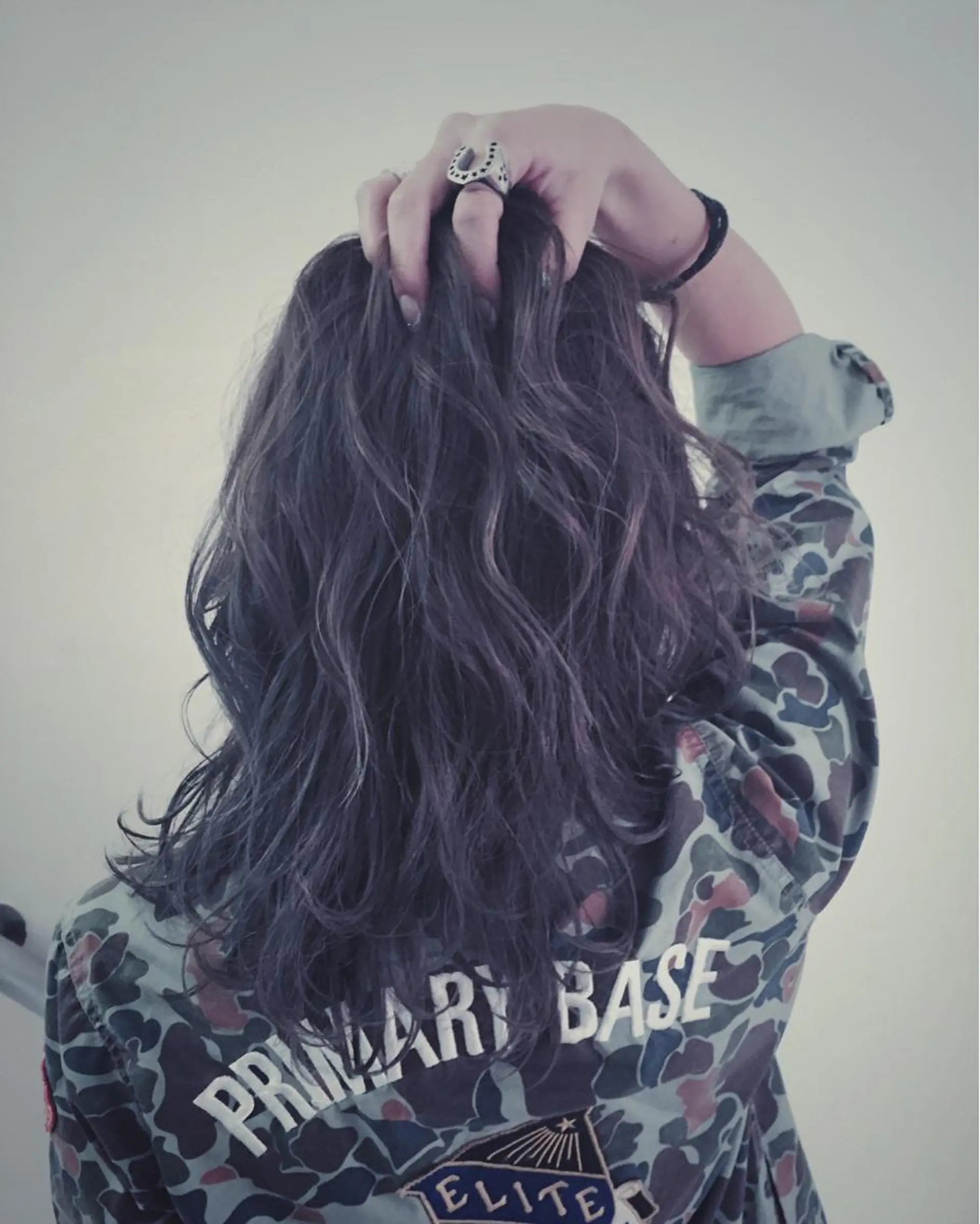 ミディアム 加藤 利基のヘアスタイル