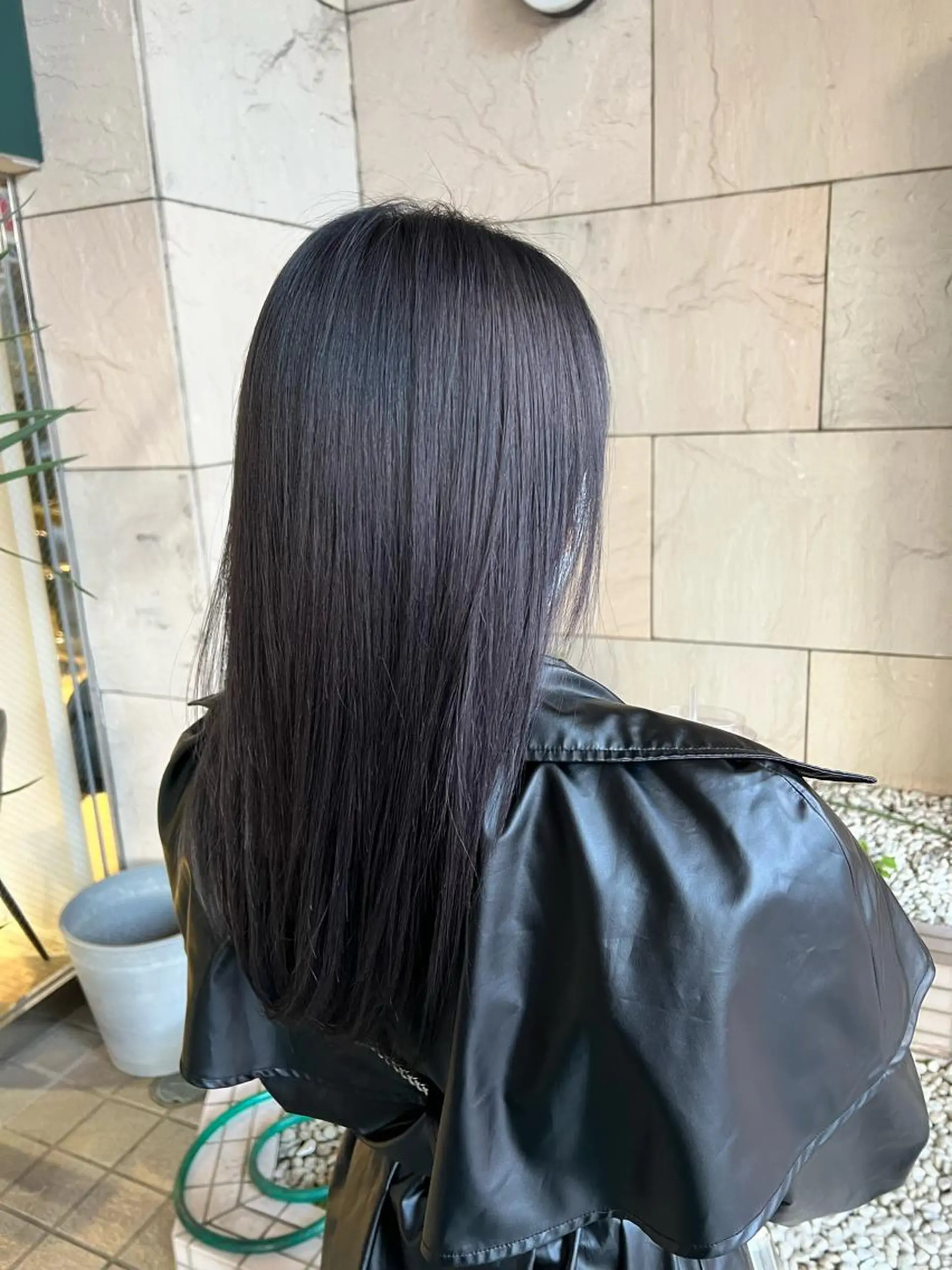 セミロング カラー 黒髪 ブリーチ ブルーカラー ヘアカラー トリートメント ヘッドスパ カラースペシャリスト しょう🧑🏼‍🎨のヘアスタイル