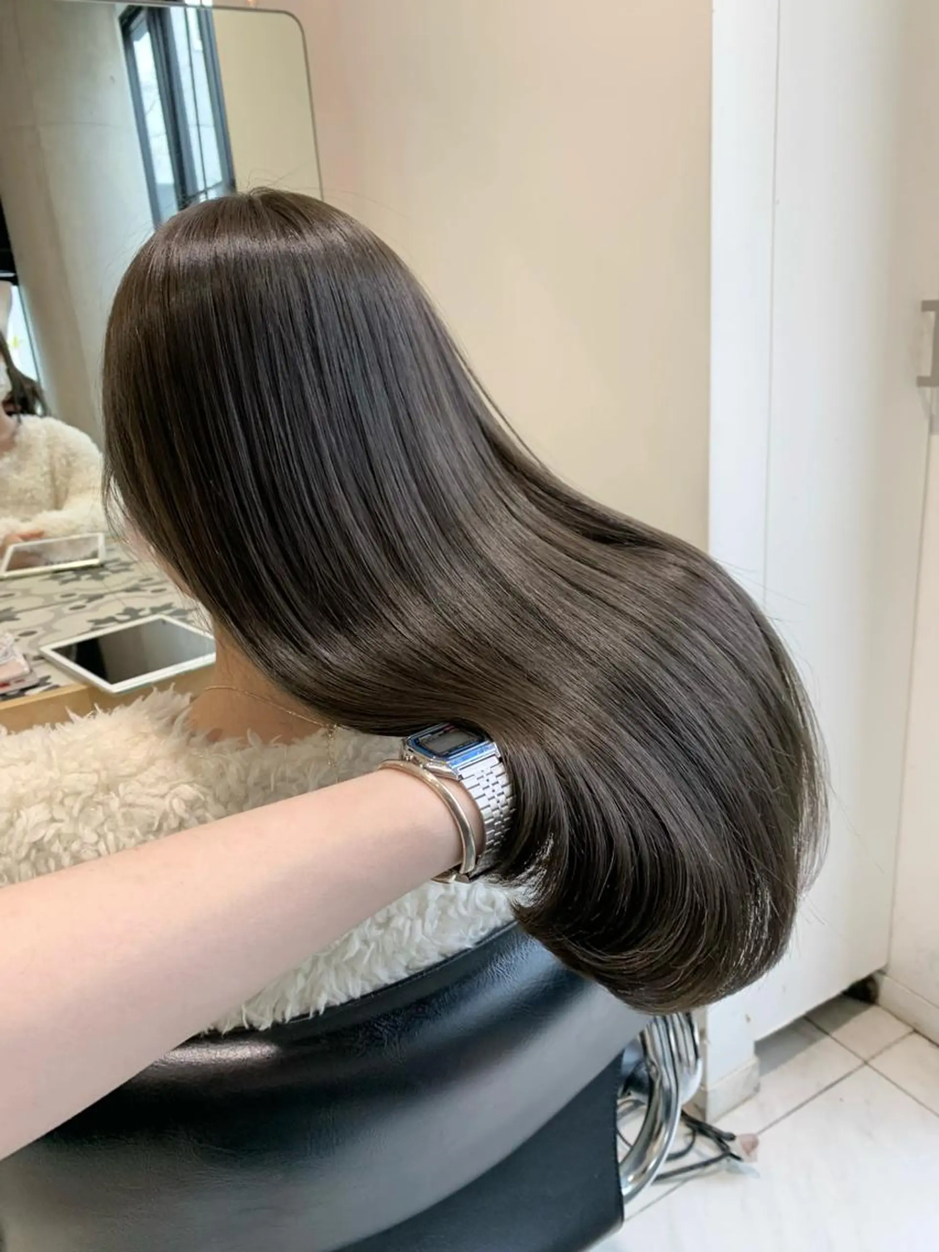 ロング カラー グレージュ オリーブグレージュ オリーブグレー TENELE所属・チバ タクミのヘアスタイル