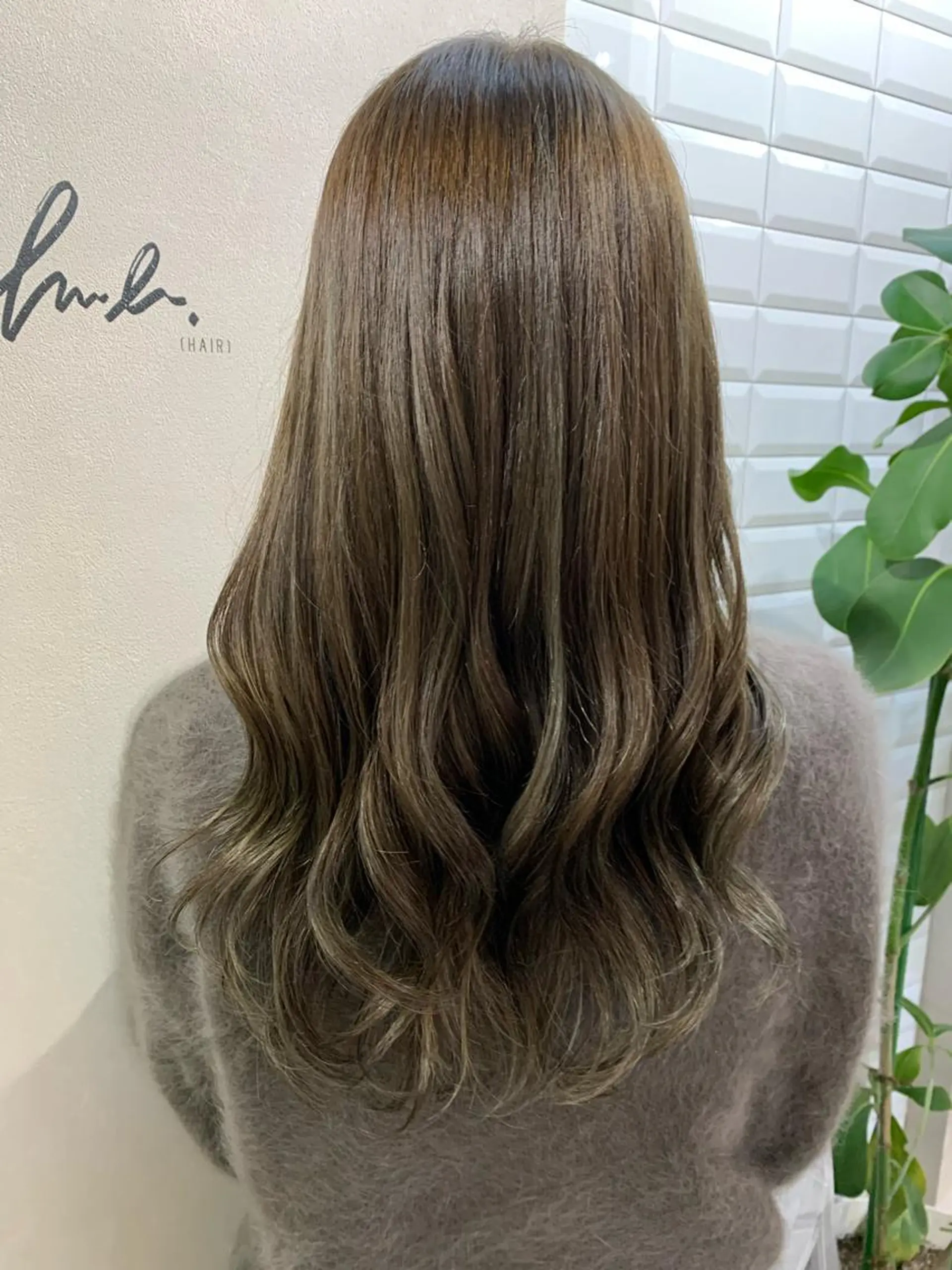 ロング カラー グレージュ ハイライトカラー オリーブグレージュ オリーブグレー ハイライト カット ヘアカラー トリートメント hub hair レイヤー/透明感のヘアスタイル