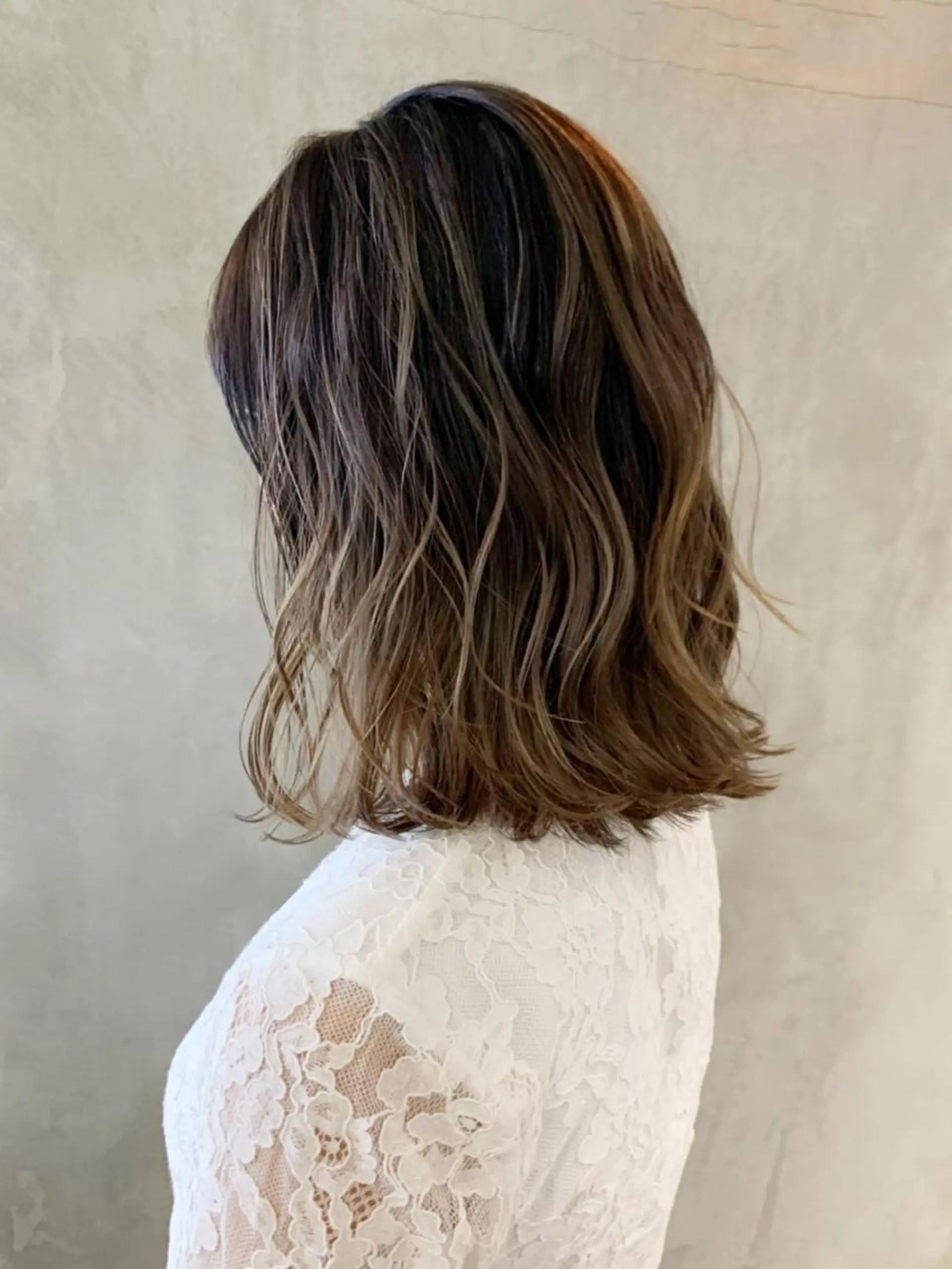 ミディアム カラー パーマ ヘアアレンジ バレイヤージュ レイヤーカット ITbyALBUM 中野店のヘアスタイル