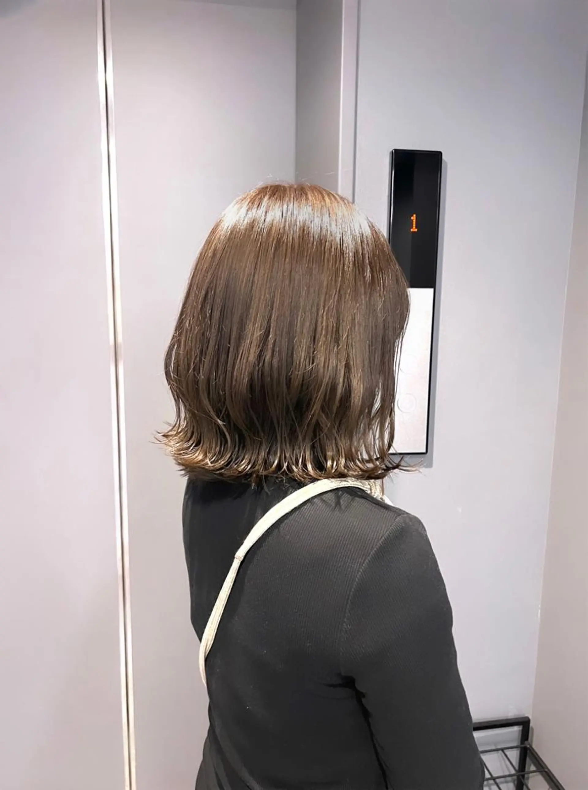 ミディアム 岸本 理希のヘアスタイル