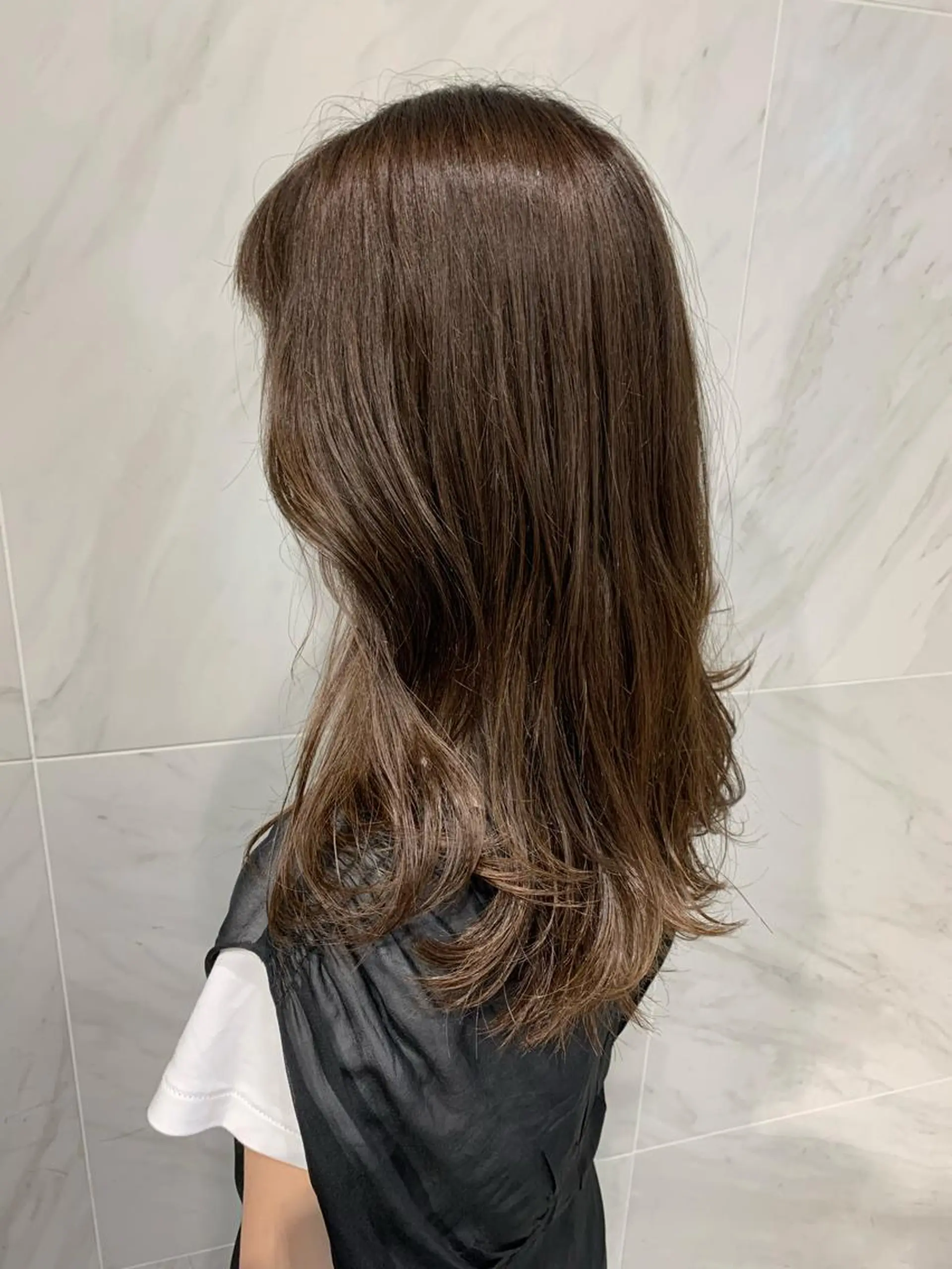 セミロング カラー 透明感カラー TENELE所属・チバ タクミのヘアスタイル