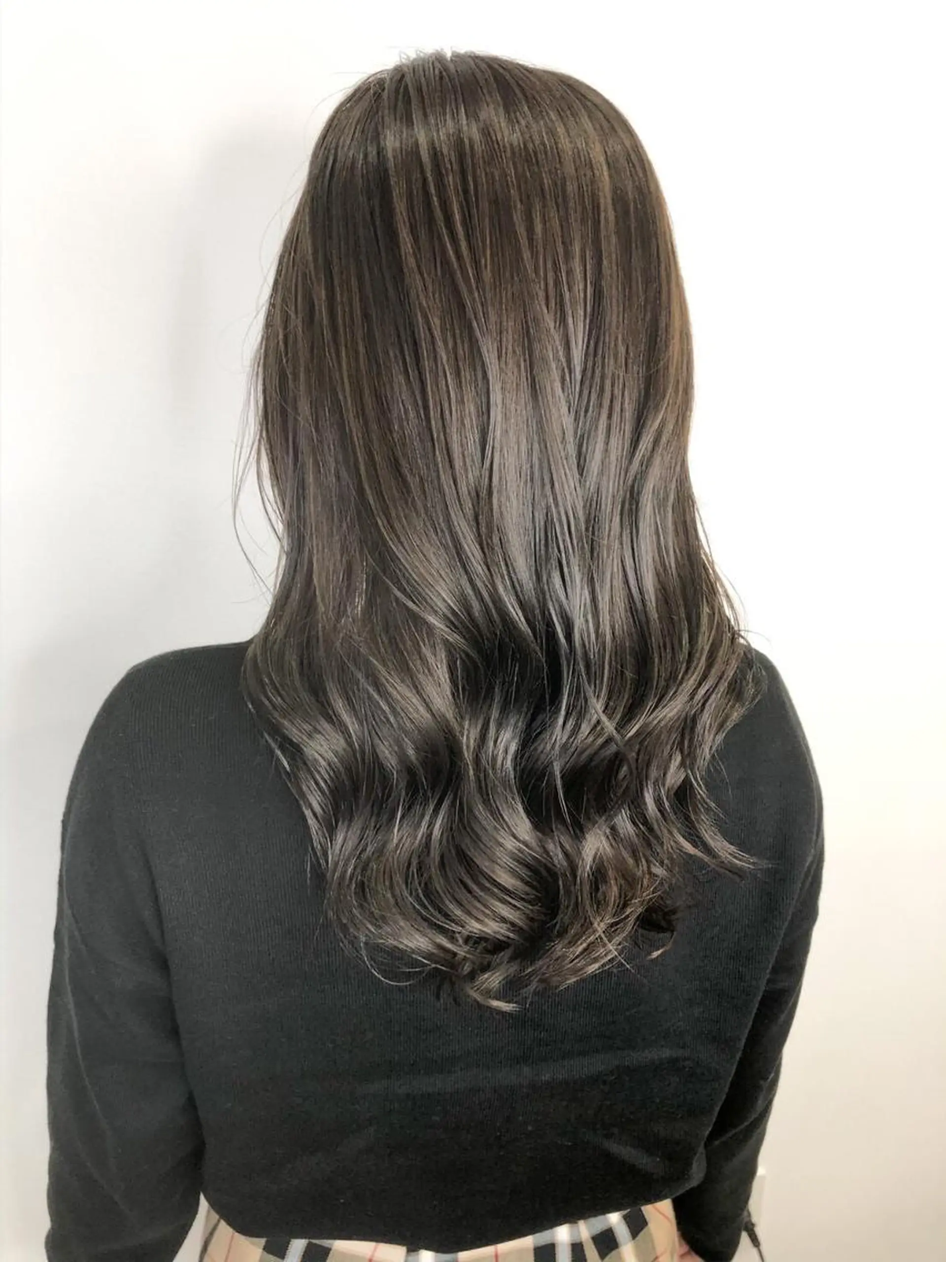 カラー デザインカラー Lienのヘアスタイル