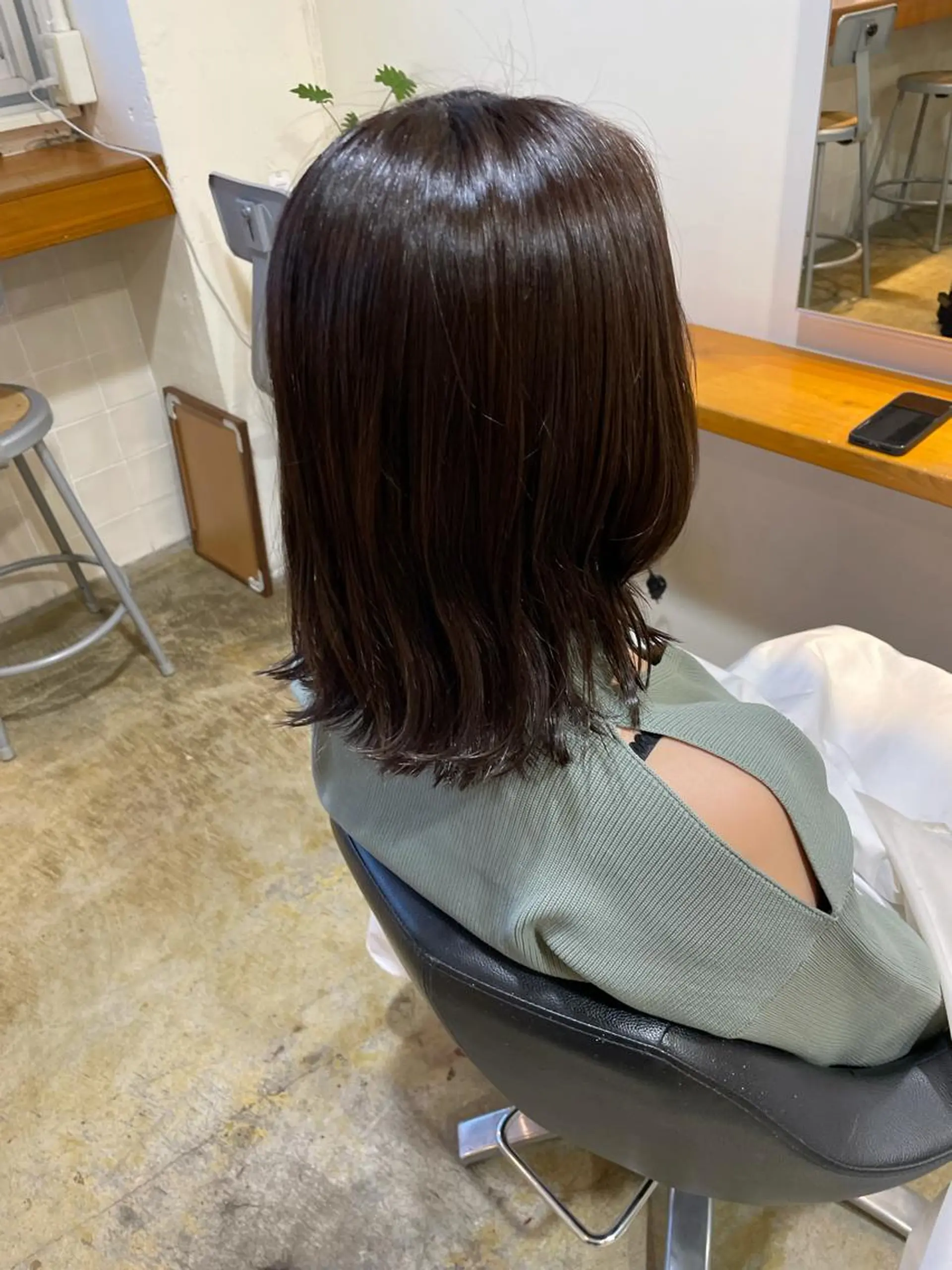 ミディアム カラー カット ヘアカラー トリートメント MIOベージュカラー 柔らかいカラーのヘアスタイル