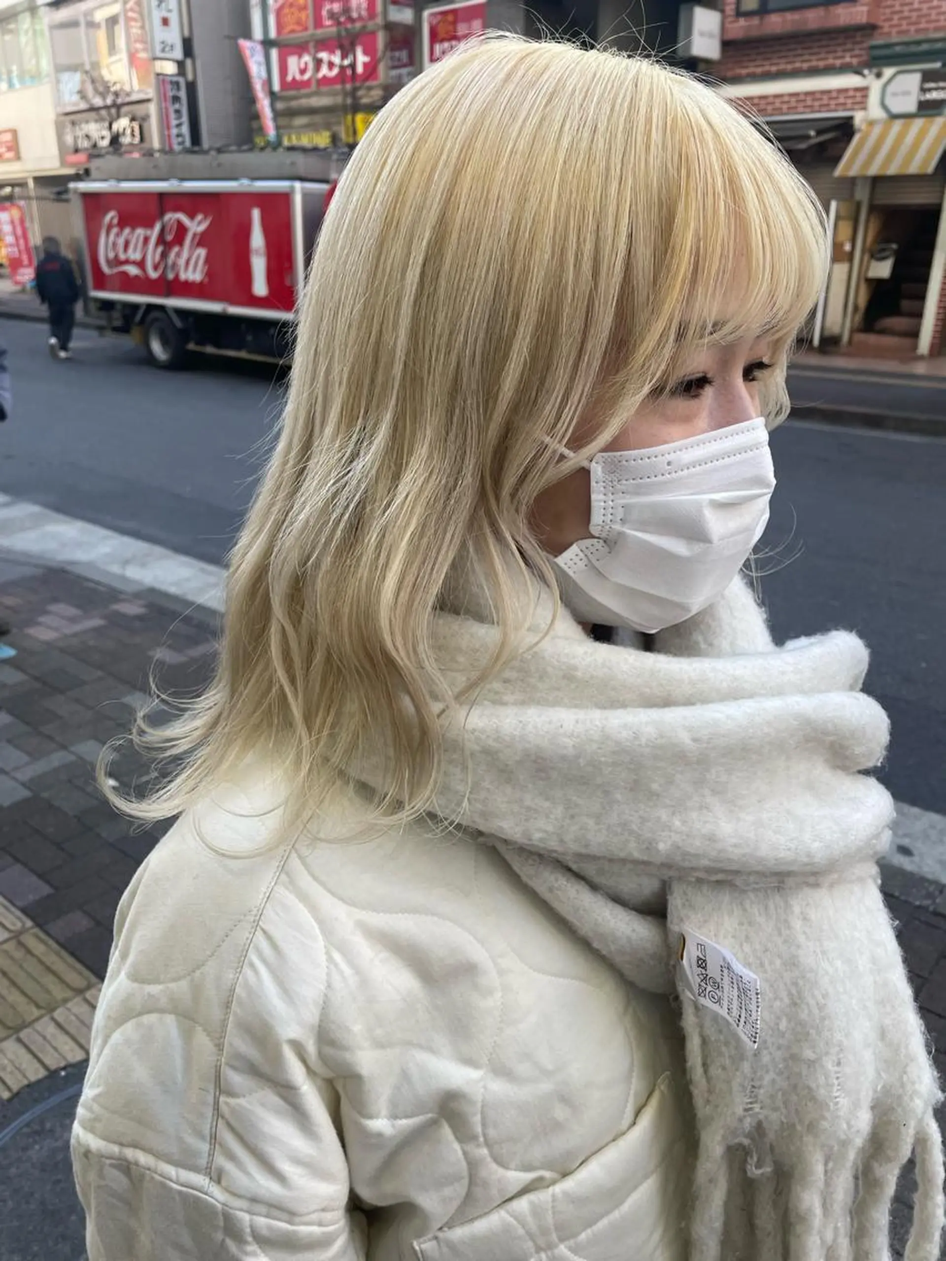 セミロング カラー ブリーチ 抜きっぱなしブロンド ブロンド ハイトーンカラー ヘアカラー トリートメント 韓国ヘア🦋 MIYUのヘアスタイル