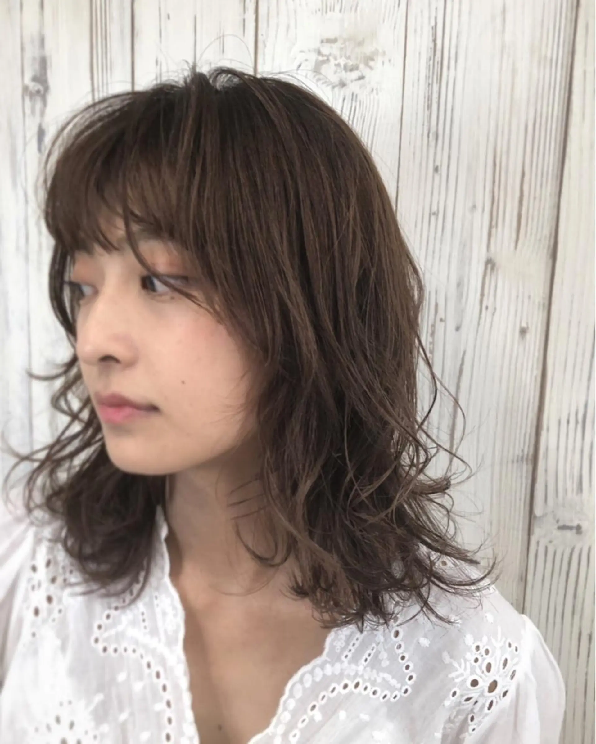 ミディアム カラー アッシュ ブリーチ ケアブリーチ ハイライトカラー ミルクティーアッシュ ニュアンスカラー🫧 加納のヘアスタイル