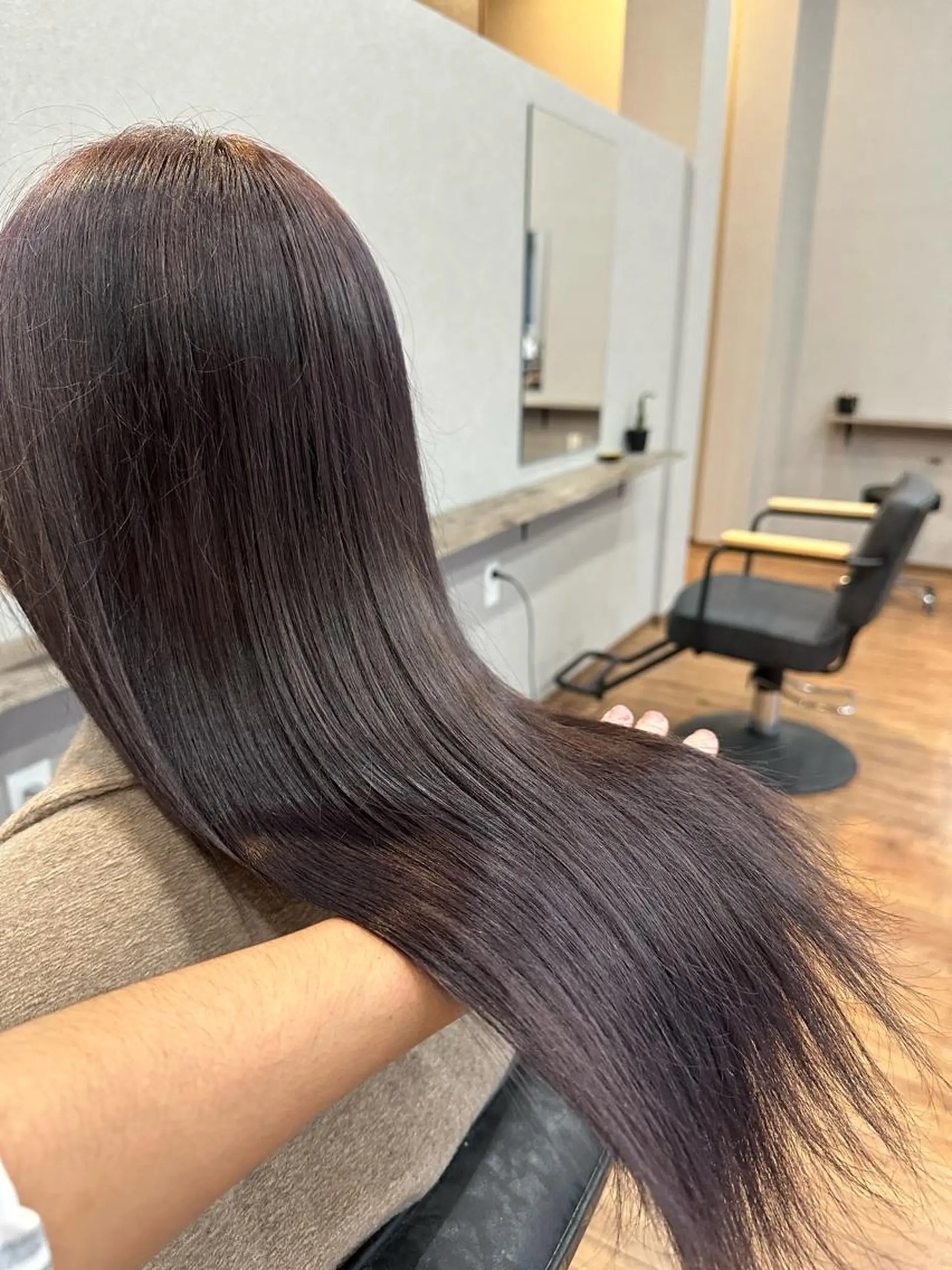 ロング カラー アッシュ ラベンダーカラー ラベンダーアッシュ ヘアカラー トリートメント clocca所属・鵜飼 真伍のヘアスタイル