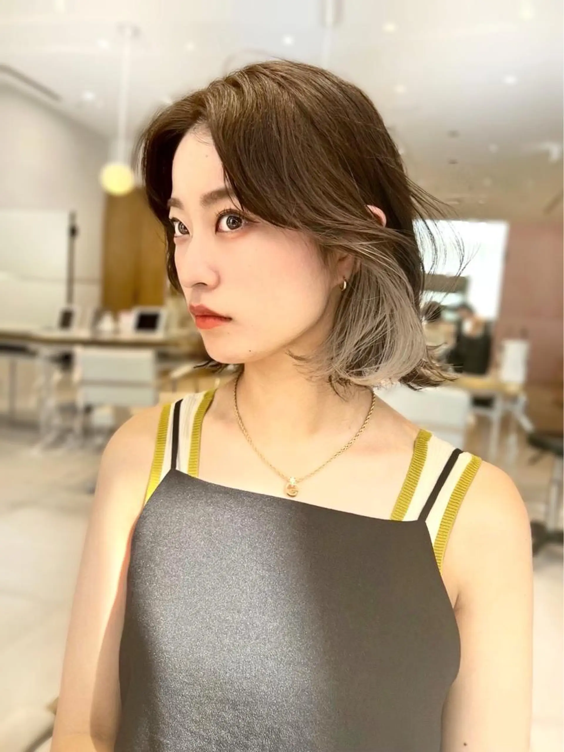 ミディアム ボブ カット ヘアカラー トリートメント レイヤー専門家 ダブルカラー修のヘアスタイル