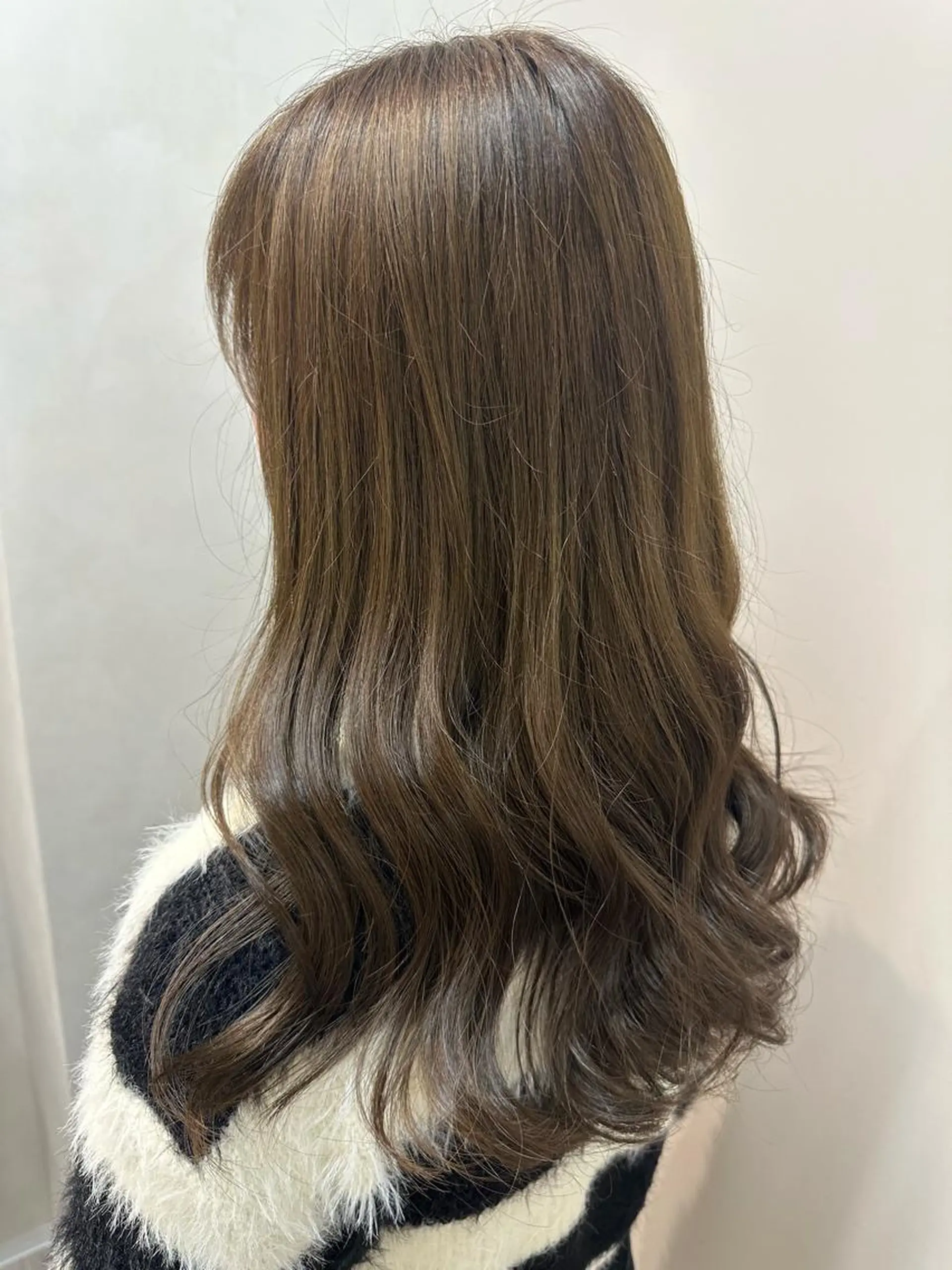 ロング カラー ヘアカラー トリートメント ヘッドスパ チナツ ，のヘアスタイル