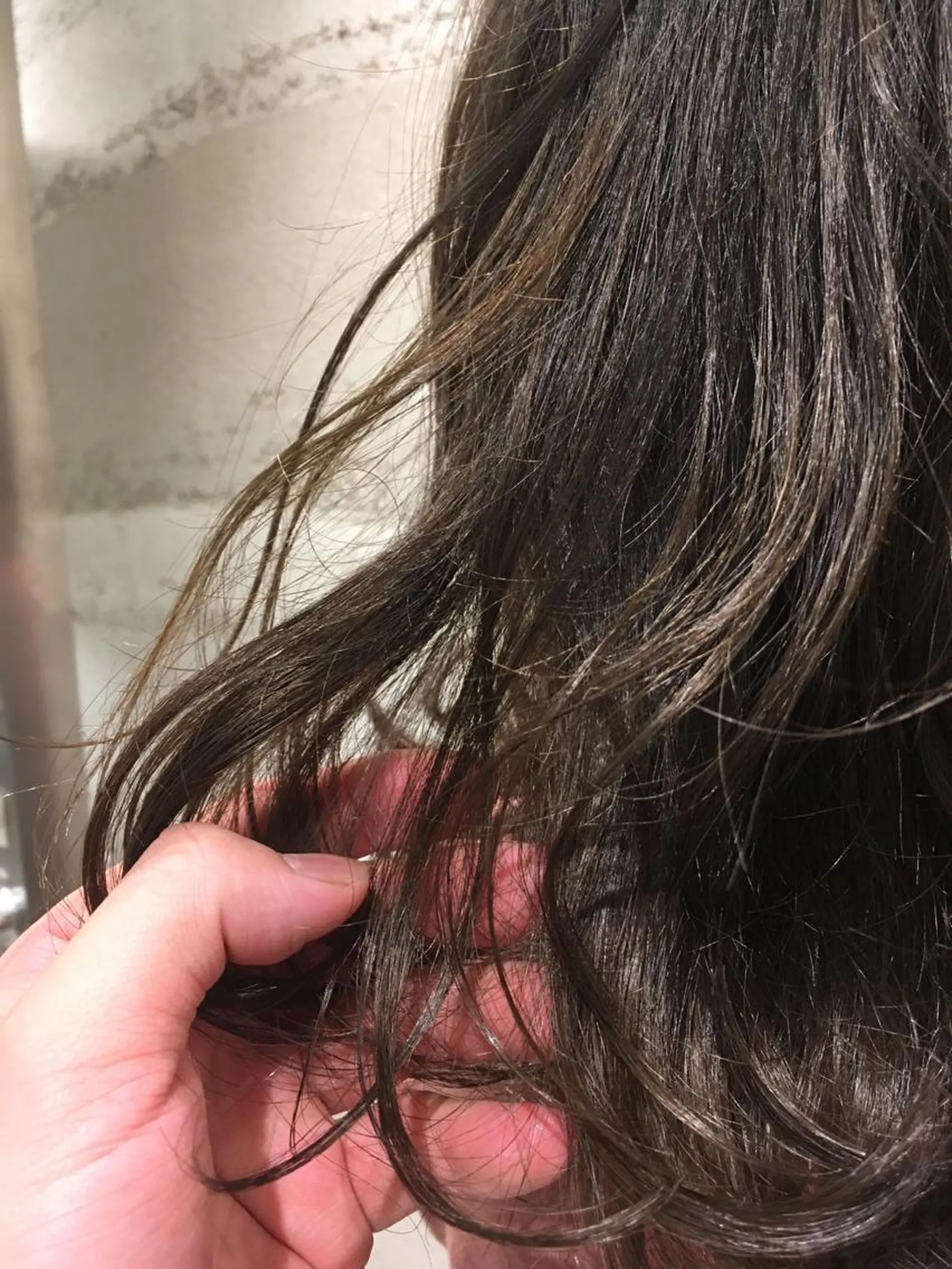 ミディアム カラー youres hair 新宿三丁目所属・髪質改善カラー、美髪 トリートメント専門のヘアスタイル