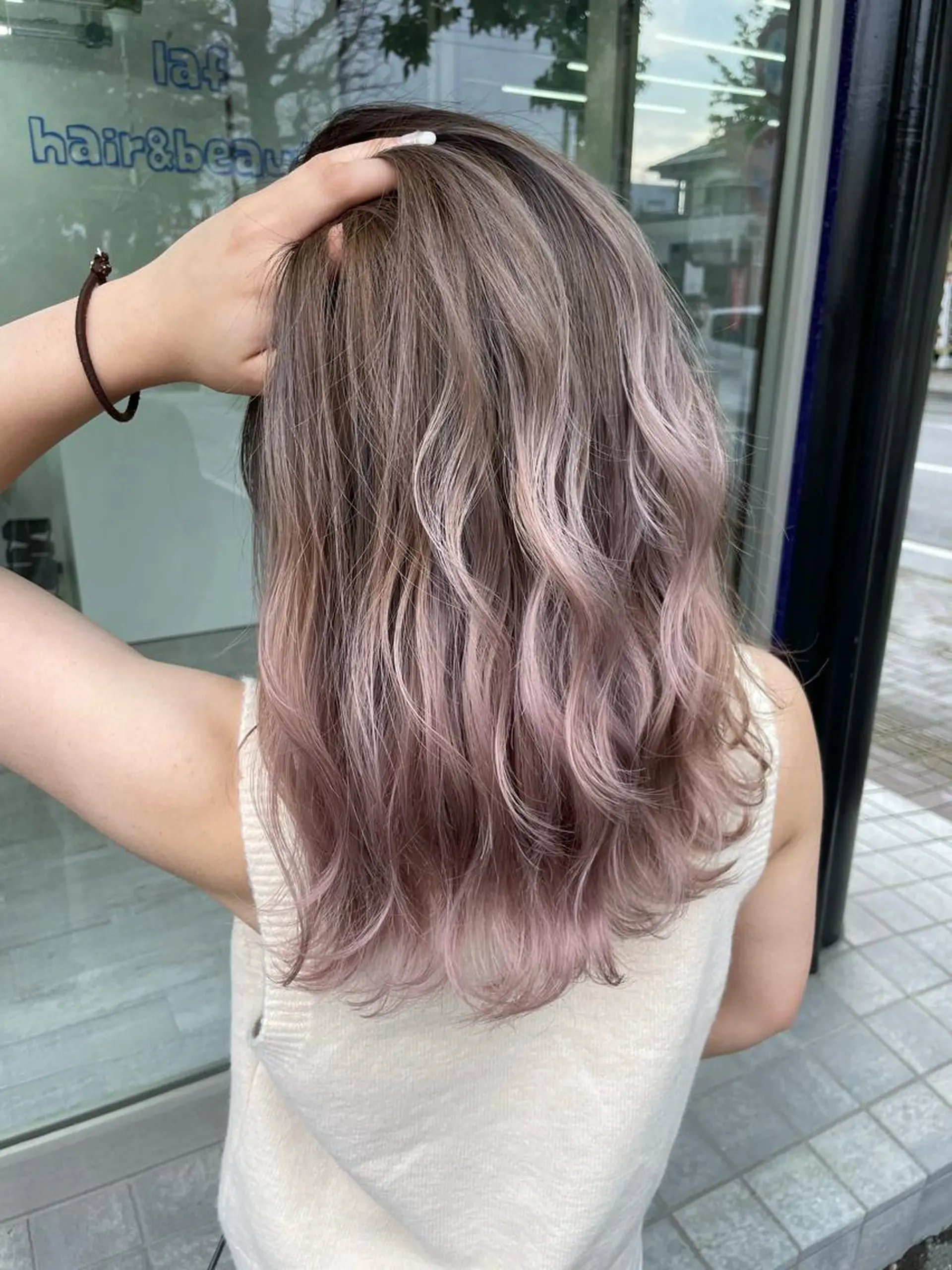 カラー バレイヤージュ ピンクカラー オノ アカネのヘアスタイル