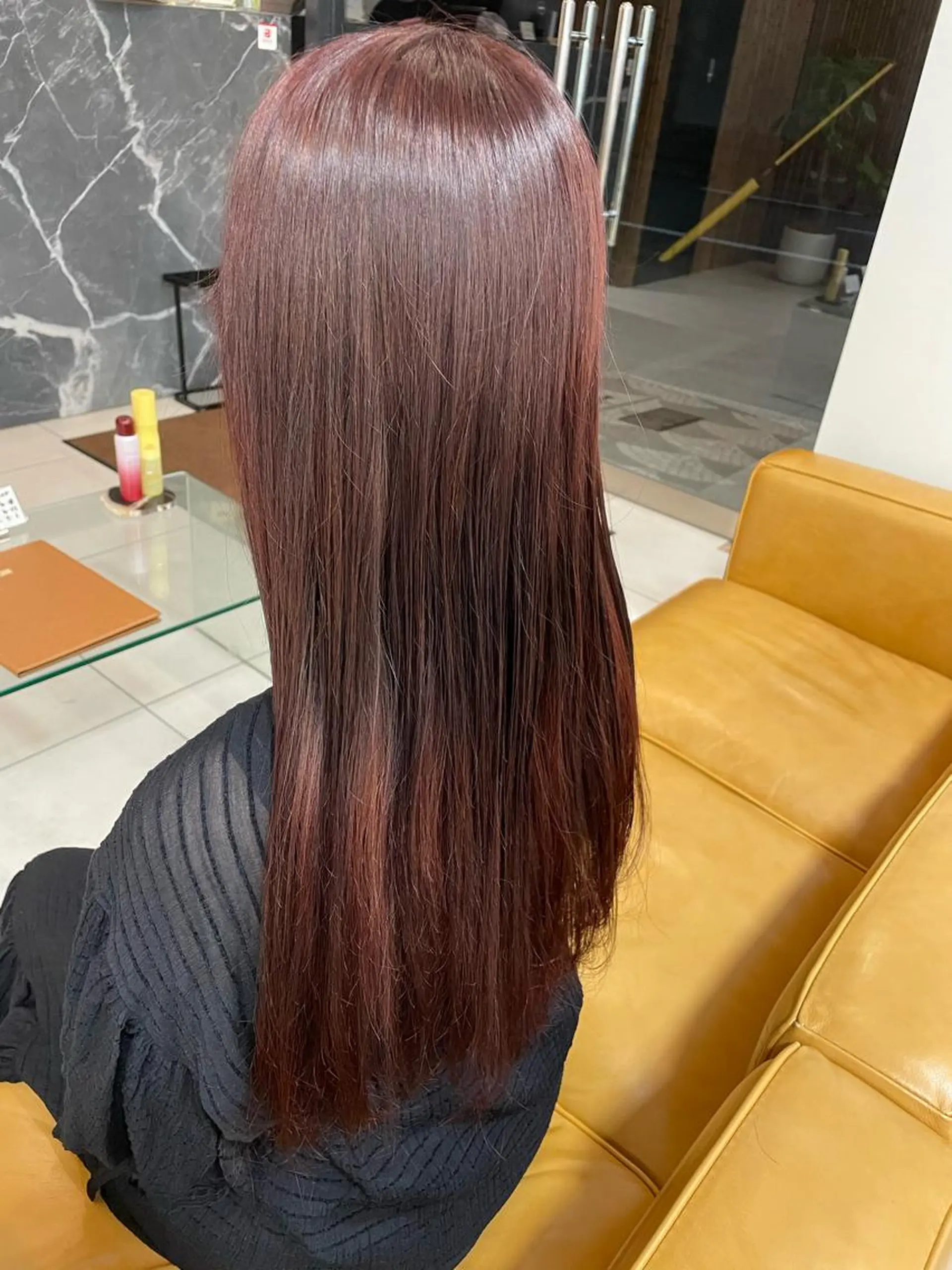 ロング カラー ブリーチ カシス ブリーチなしカラー カット ヘアカラー ウラスギ アカリのヘアスタイル