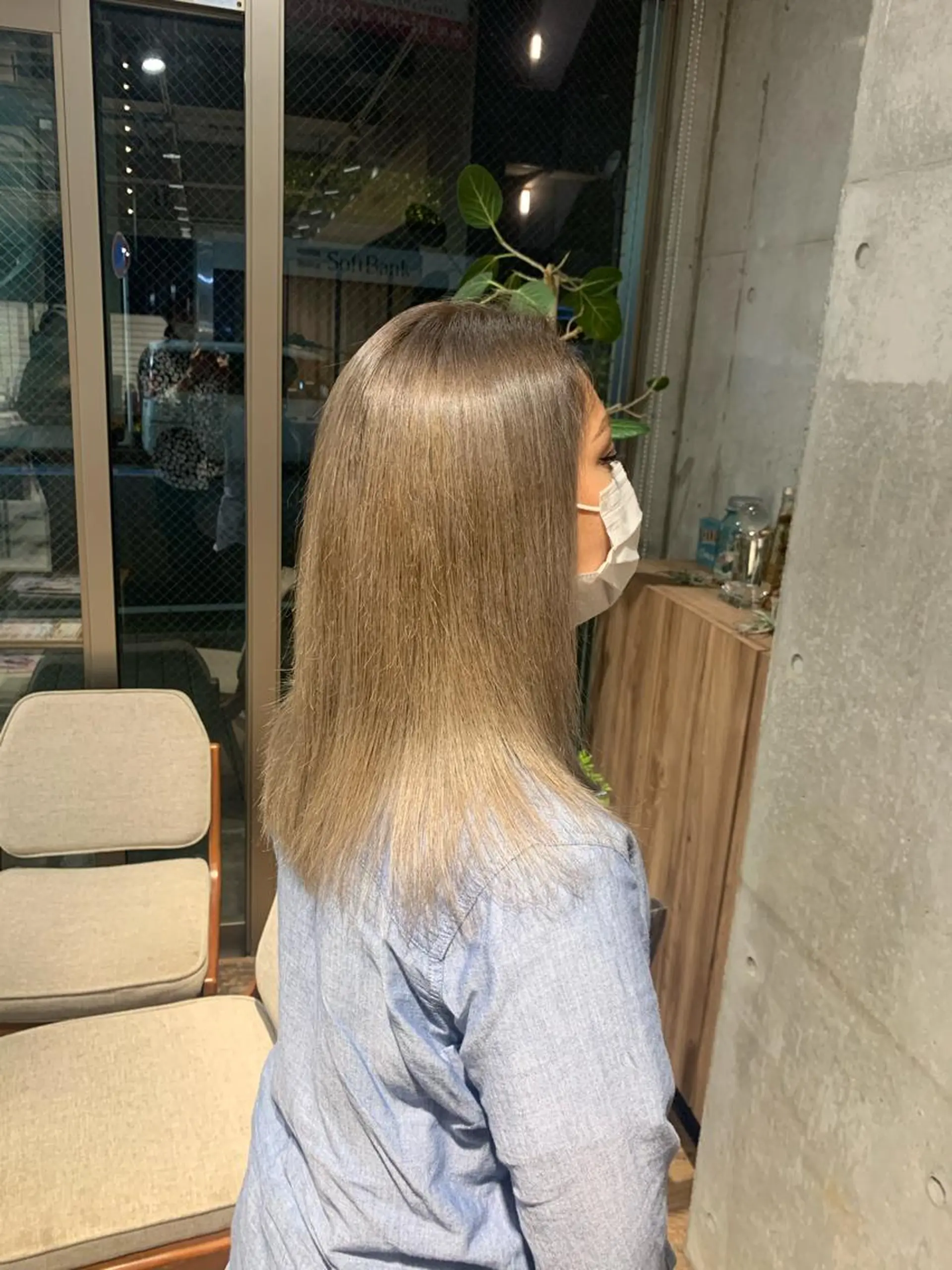 セミロング カラー ブリーチ 縮毛矯正 AQUA 平田真一のヘアスタイル