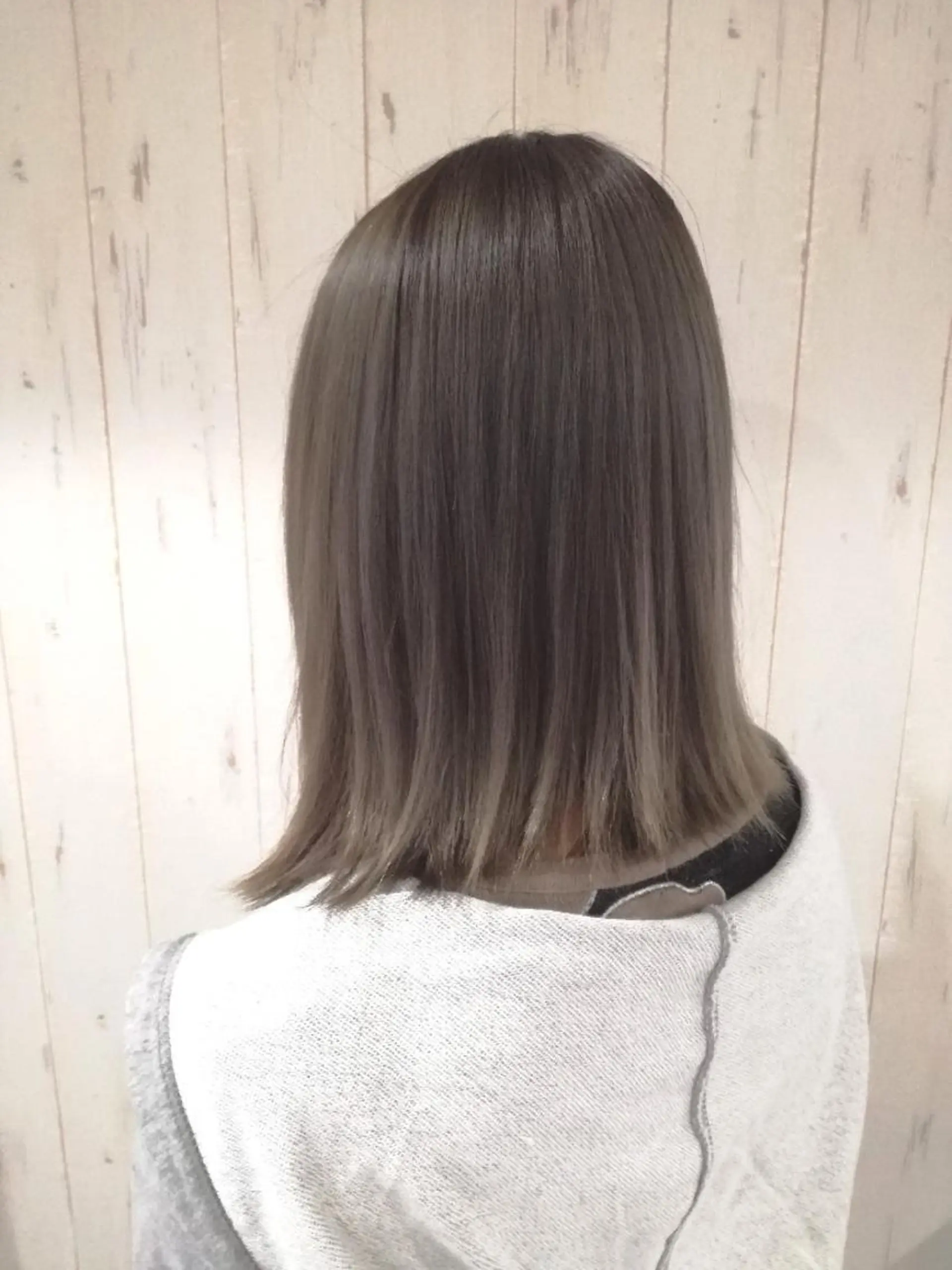 ミディアム カラー ブリーチ グレージュ 西川 敏夫のヘアスタイル