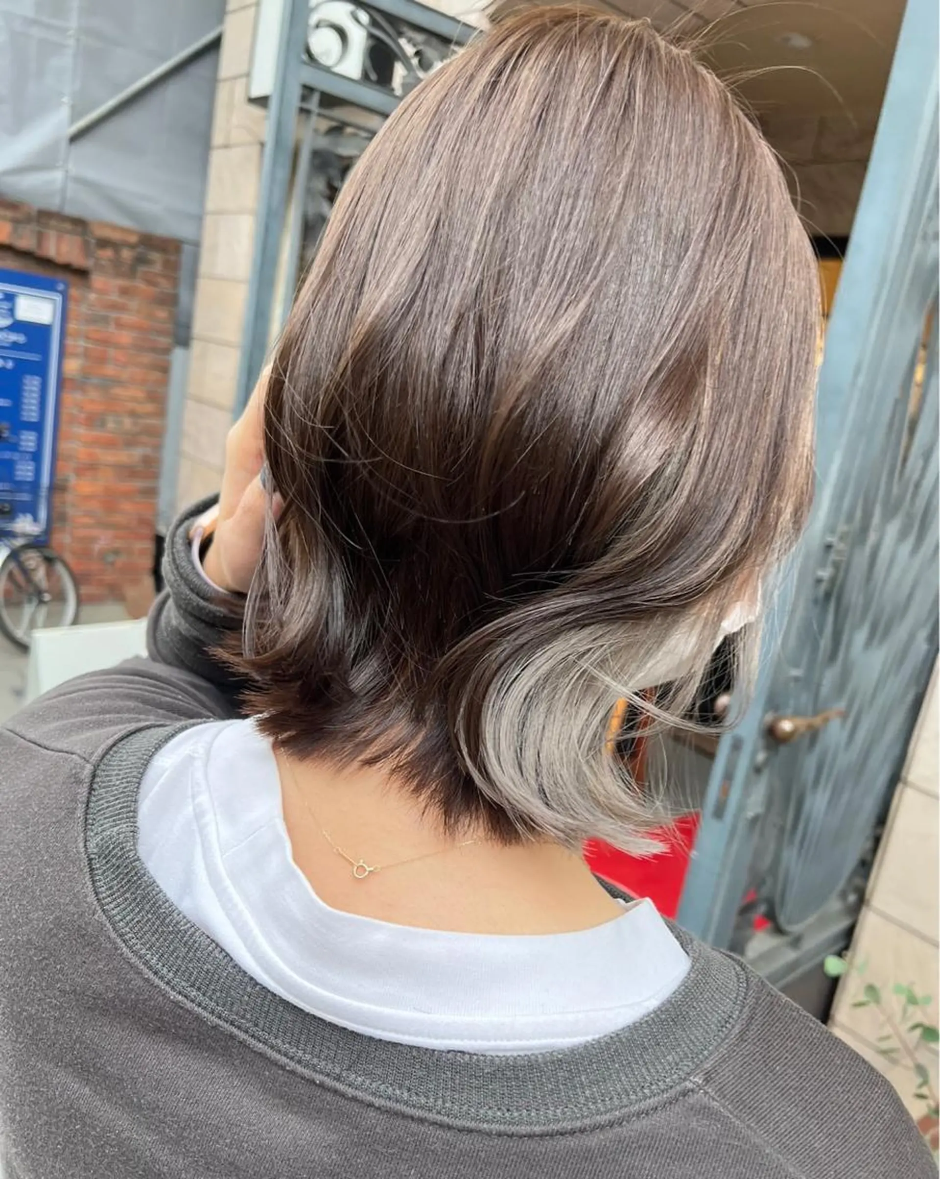 ショート カラー ベージュカラー イヤリングカラー ホワイトベージュ ヘアカラー SHIAN 八王子👼鬼塚さやかのヘアスタイル