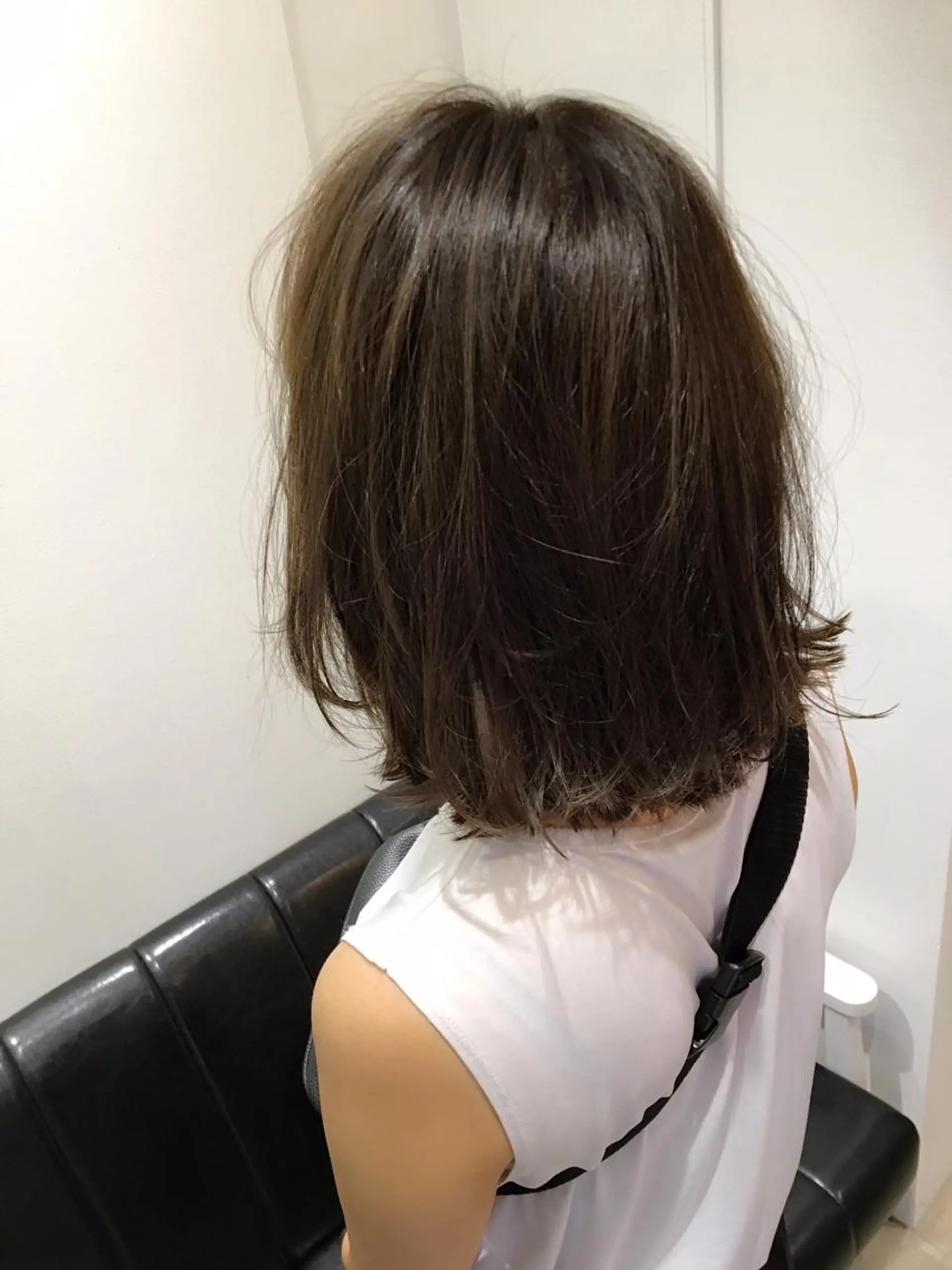 ミディアム カラー 切りっぱなしボブ グレージュ ボブ カット ヘアカラー トリートメント 髪質改善ｶﾗｰ ｹｱﾌﾞﾘｰﾁ/ﾀﾑのヘアスタイル